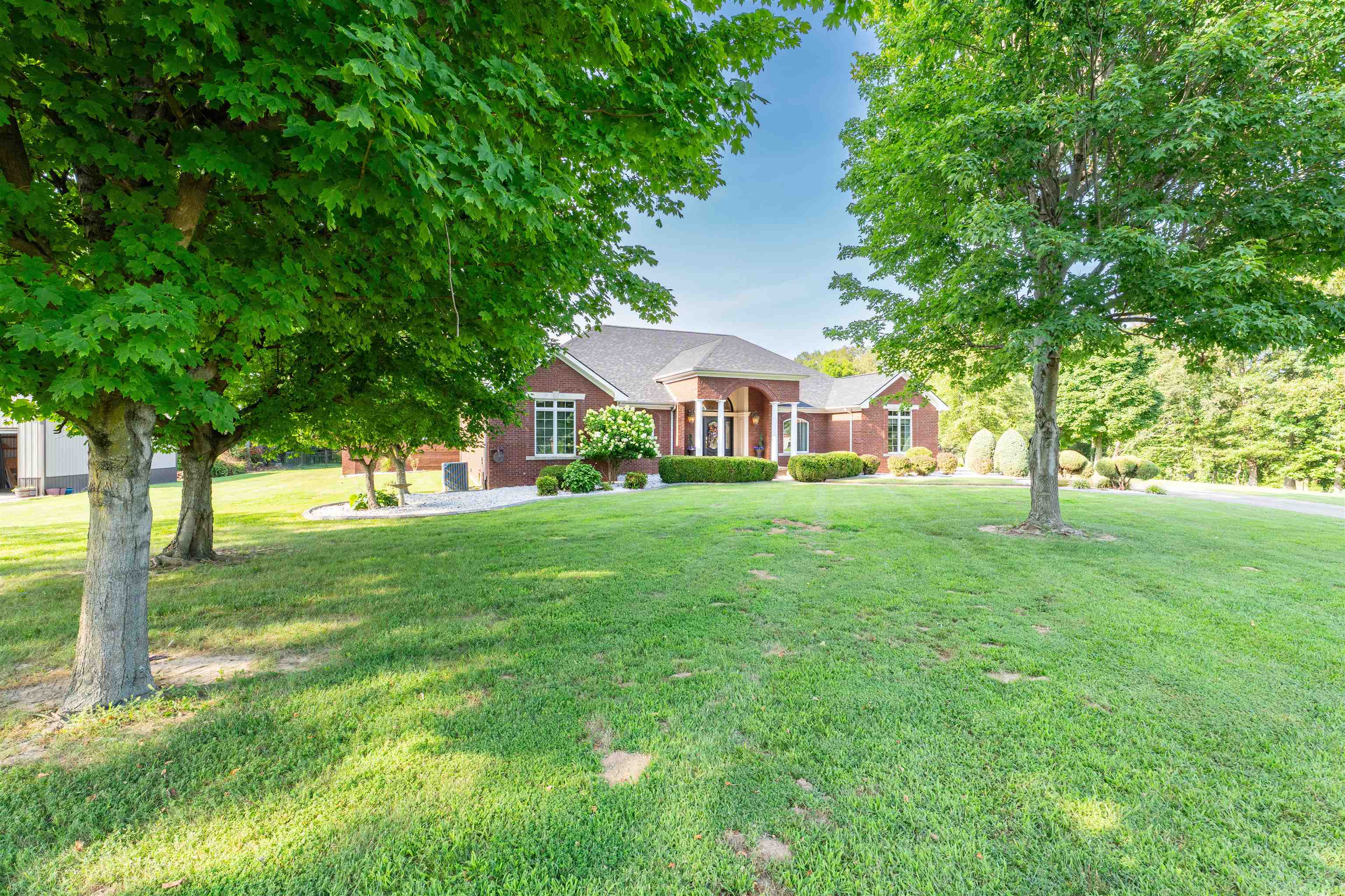 4541 Honeysuckle Ln, Owensboro, Kentucky 42303, 3 Bedrooms Bedrooms, ,3 BathroomsBathrooms,Single Family Residence,For Sale,Honeysuckle Ln,92534