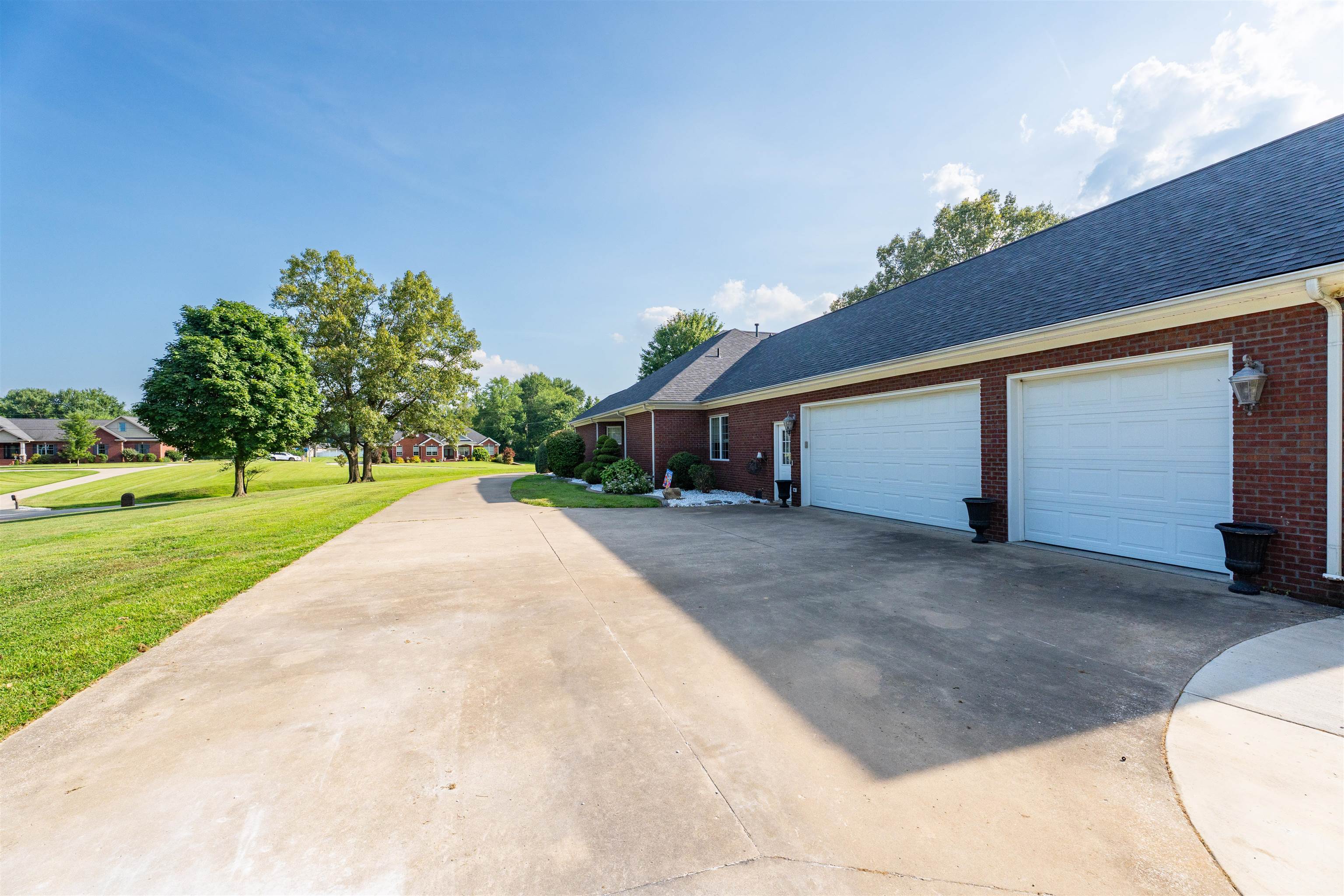 4541 Honeysuckle Ln, Owensboro, Kentucky 42303, 3 Bedrooms Bedrooms, ,3 BathroomsBathrooms,Single Family Residence,For Sale,Honeysuckle Ln,92534