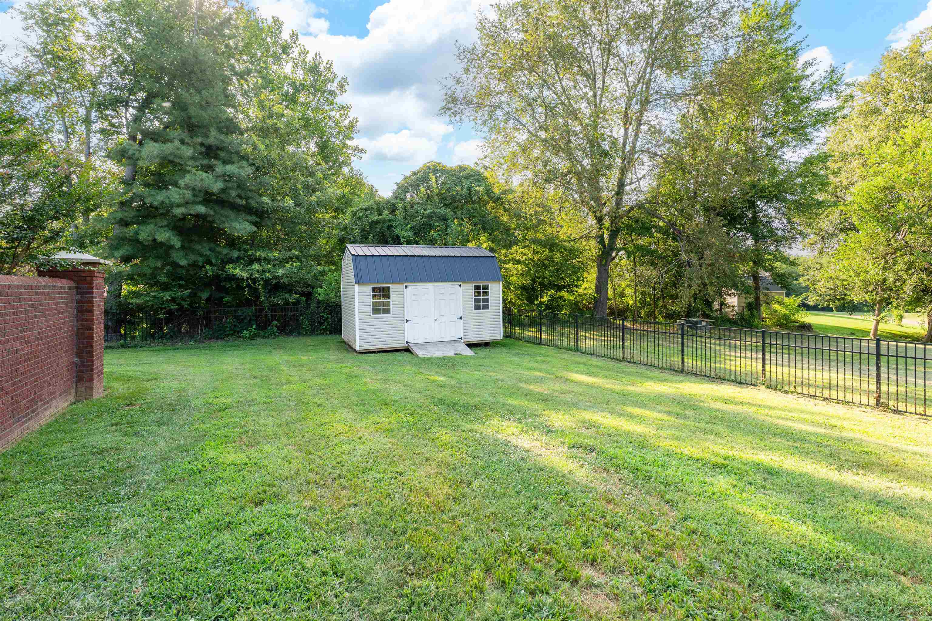 4541 Honeysuckle Ln, Owensboro, Kentucky 42303, 3 Bedrooms Bedrooms, ,3 BathroomsBathrooms,Single Family Residence,For Sale,Honeysuckle Ln,92534