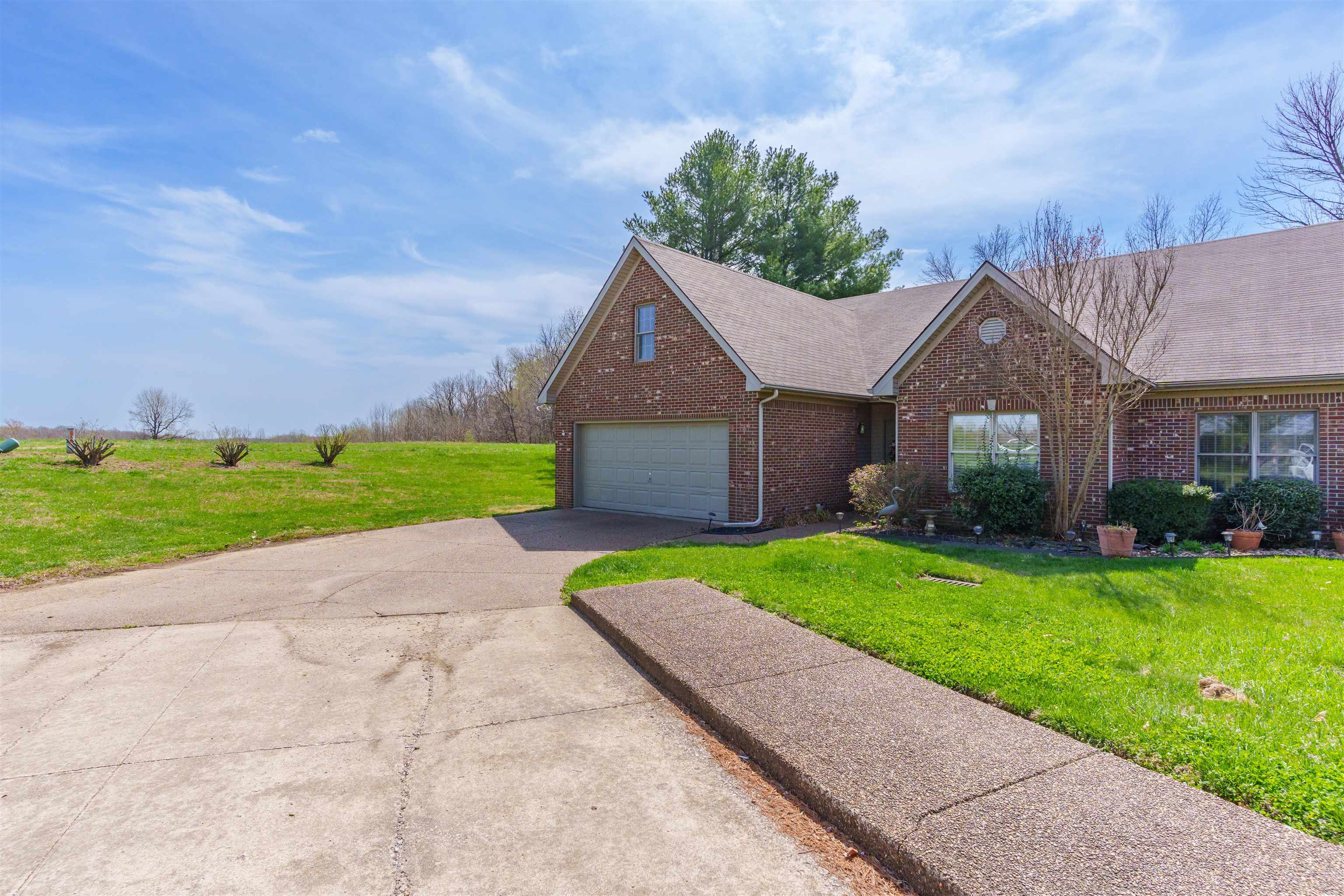 6554 Waterford Place, Owensboro, Kentucky 42303, 3 Bedrooms Bedrooms, ,2 BathroomsBathrooms,Single Family Residence,For Sale,Waterford Place,92545