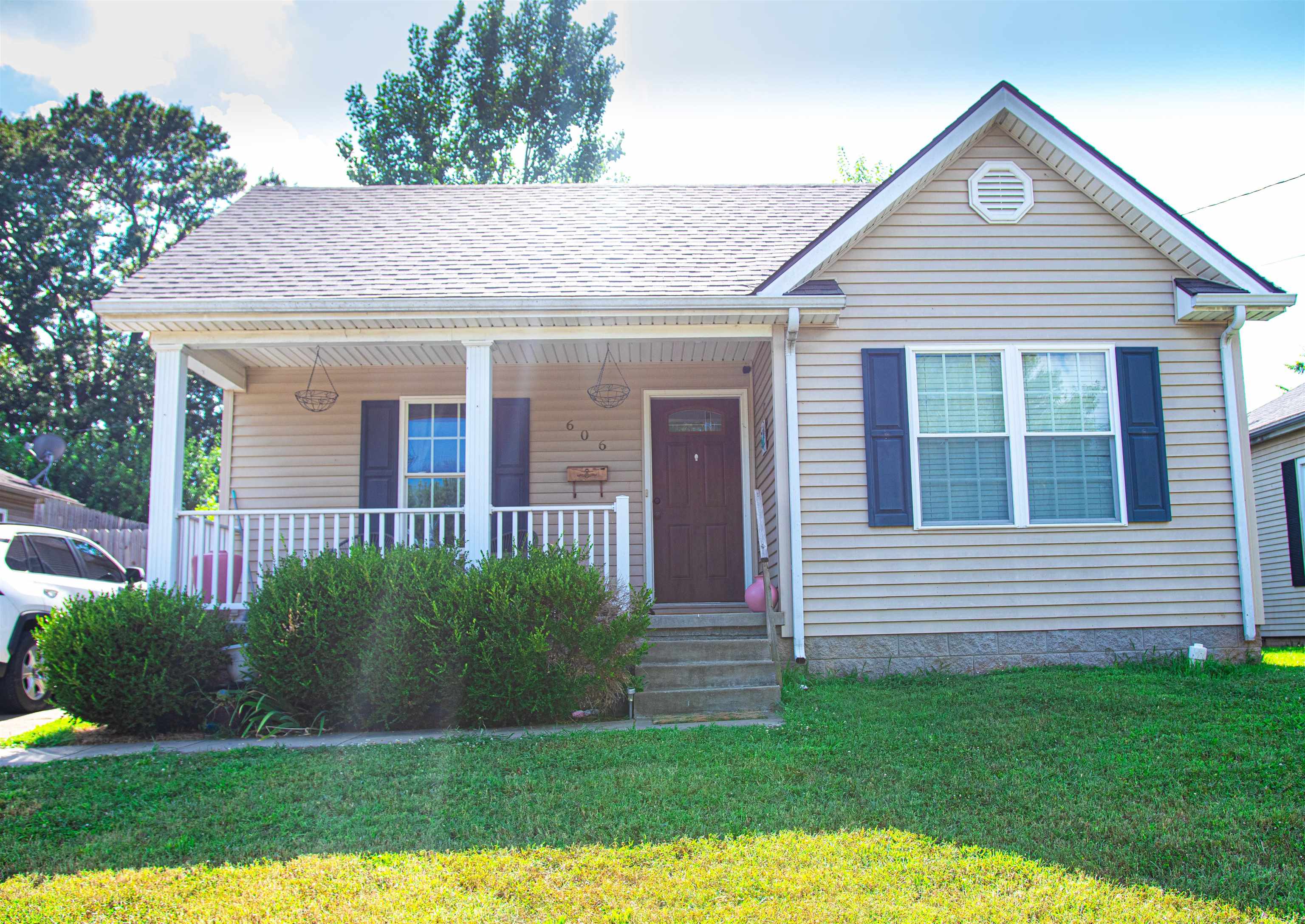 606 Bolivar Street, Owensboro, Kentucky 42303-3523, 3 Bedrooms Bedrooms, ,2 BathroomsBathrooms,Single Family Residence,For Sale,Bolivar Street,92552