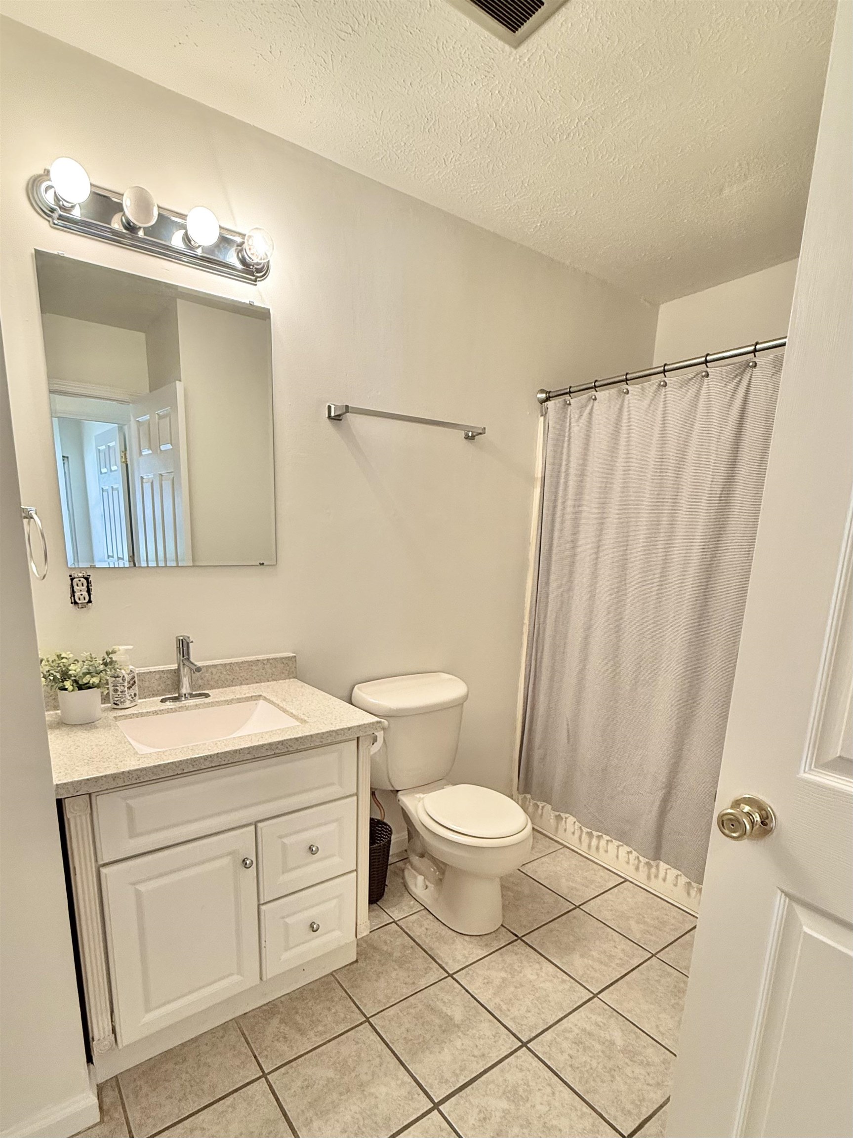 2230 Boarman Drive, Owensboro, Kentucky 42301-6719, 3 Bedrooms Bedrooms, ,1 BathroomBathrooms,Single Family Residence,For Sale,Boarman Drive,92554