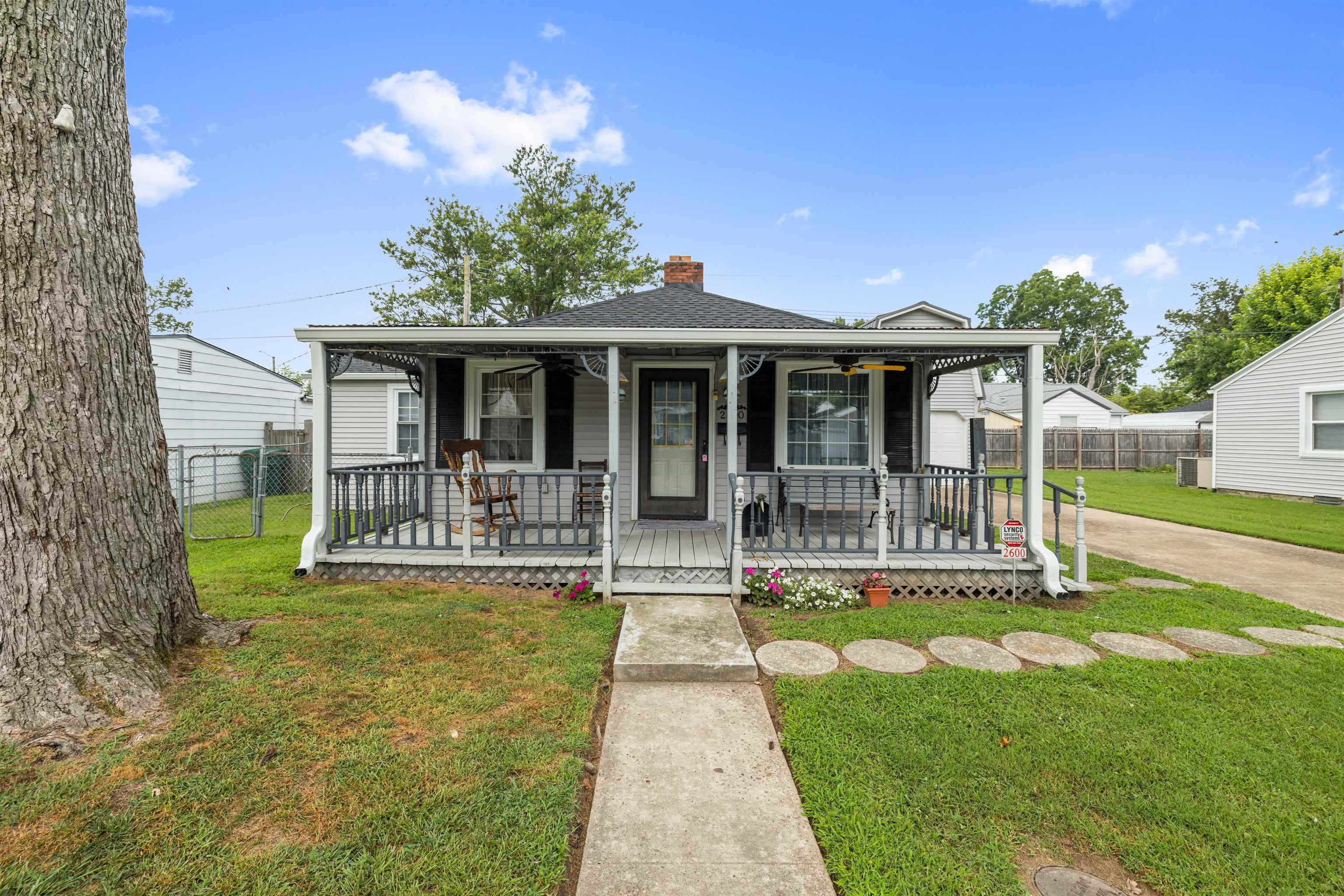2600 Cloverdale Drive, Owensboro, Kentucky 42303, 3 Bedrooms Bedrooms, ,1 BathroomBathrooms,Single Family Residence,For Sale,Cloverdale Drive,92571