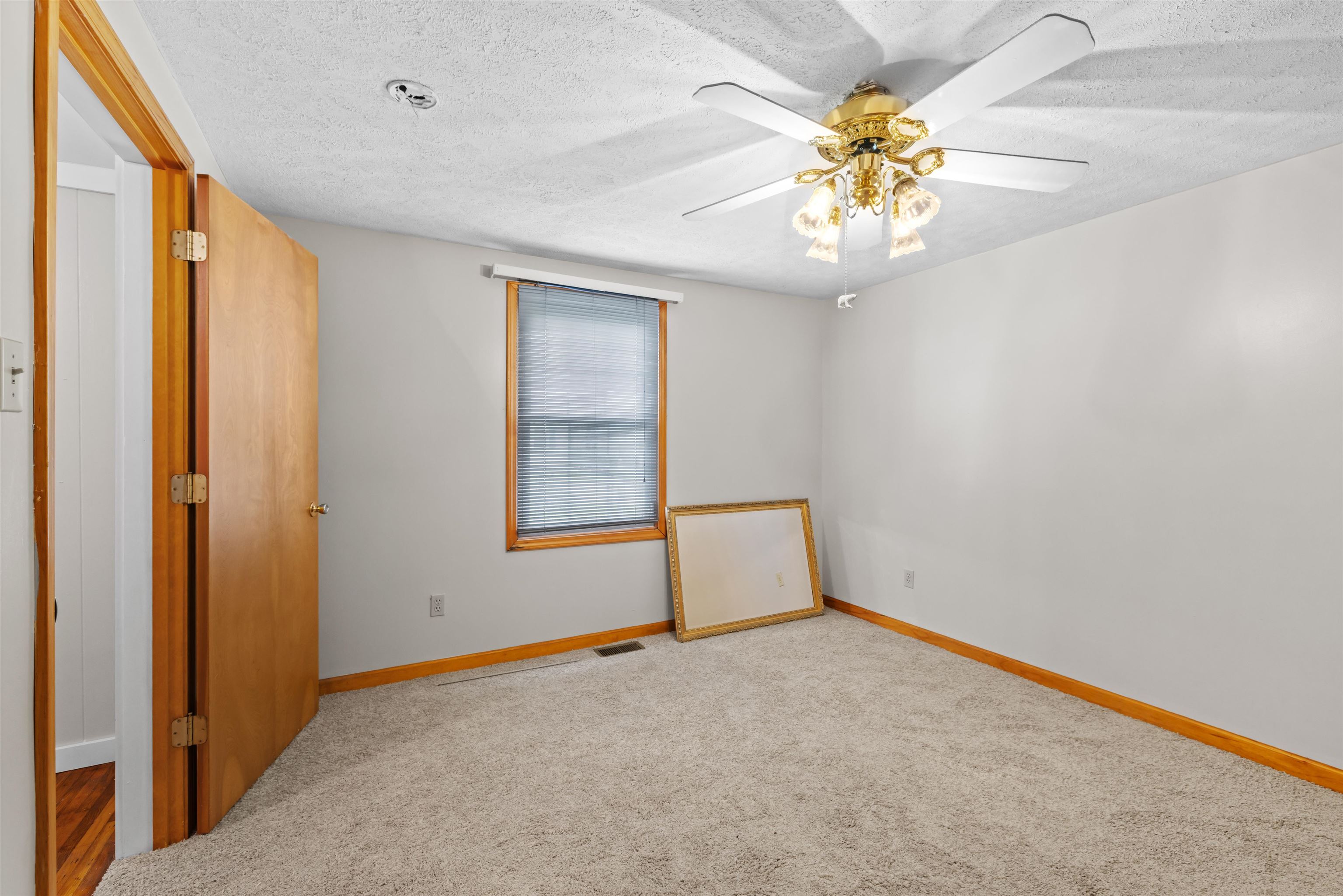 2600 Cloverdale Drive, Owensboro, Kentucky 42303, 3 Bedrooms Bedrooms, ,1 BathroomBathrooms,Single Family Residence,For Sale,Cloverdale Drive,92571