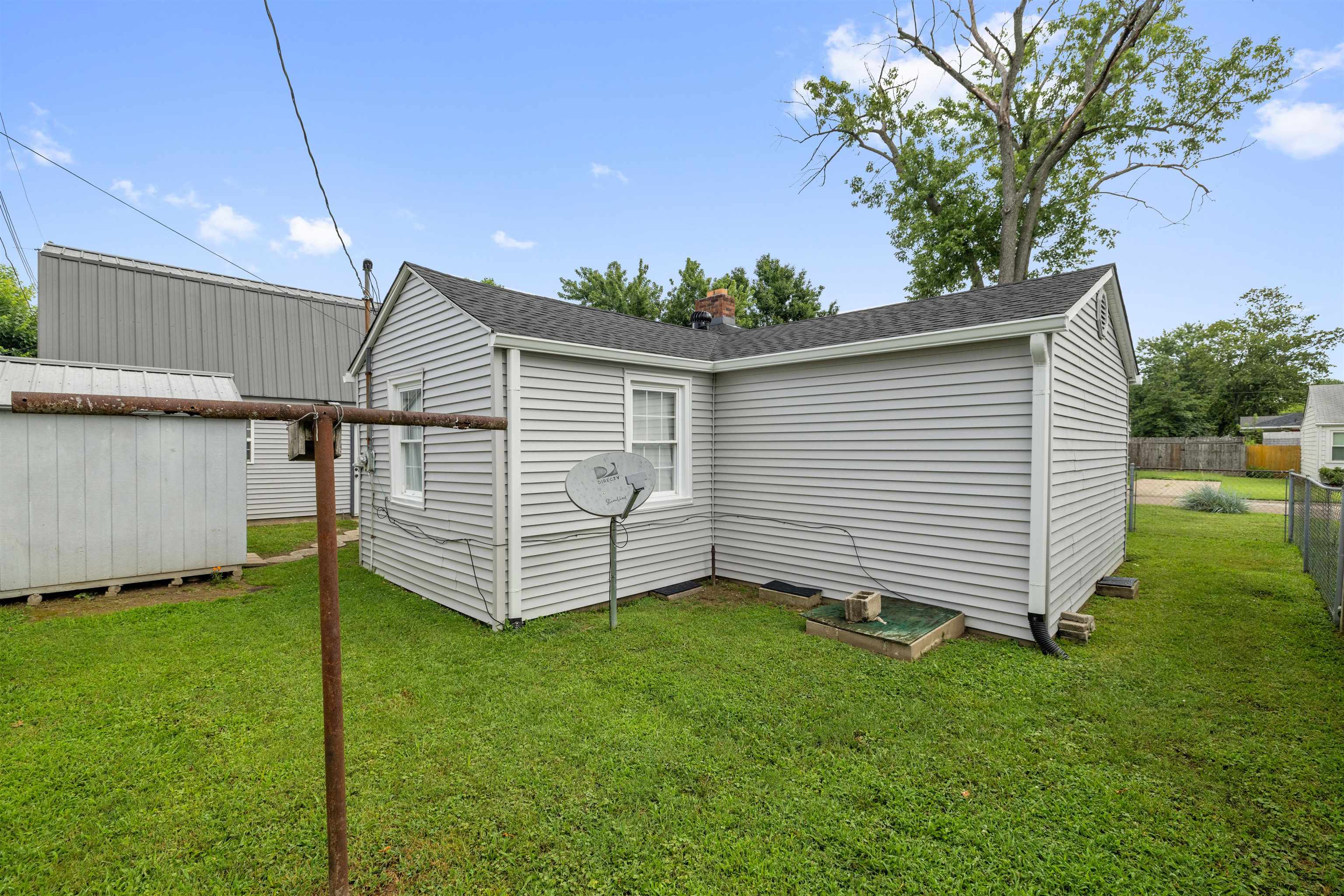 2600 Cloverdale Drive, Owensboro, Kentucky 42303, 3 Bedrooms Bedrooms, ,1 BathroomBathrooms,Single Family Residence,For Sale,Cloverdale Drive,92571