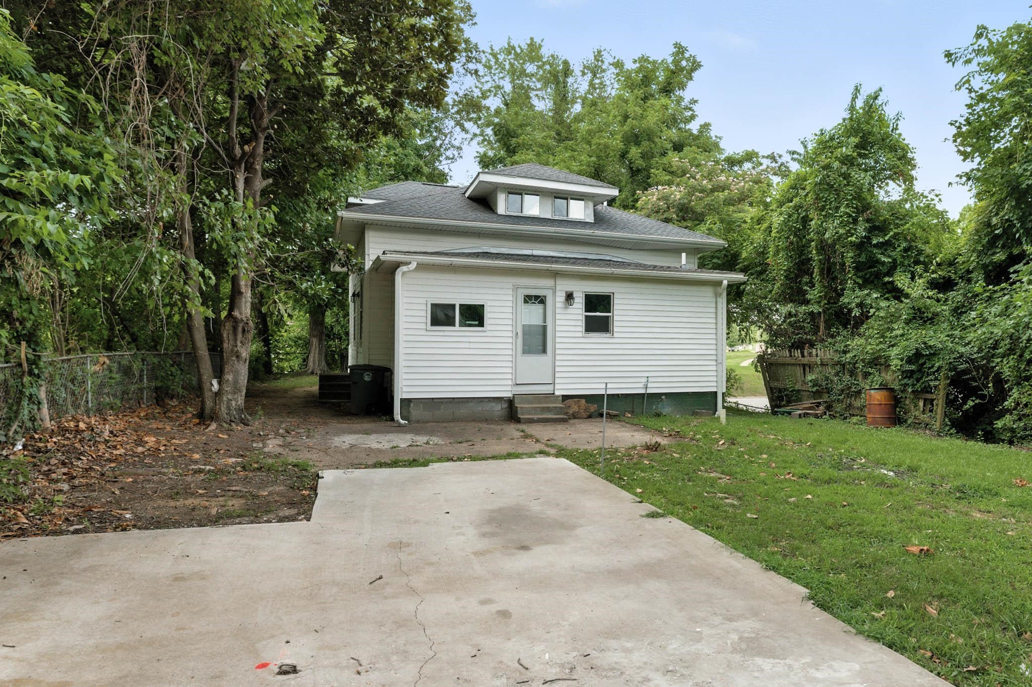1714 Leitchfield Road, Owensboro, Kentucky 42303, 4 Bedrooms Bedrooms, ,2 BathroomsBathrooms,Single Family Residence,For Sale,Leitchfield Road,92576