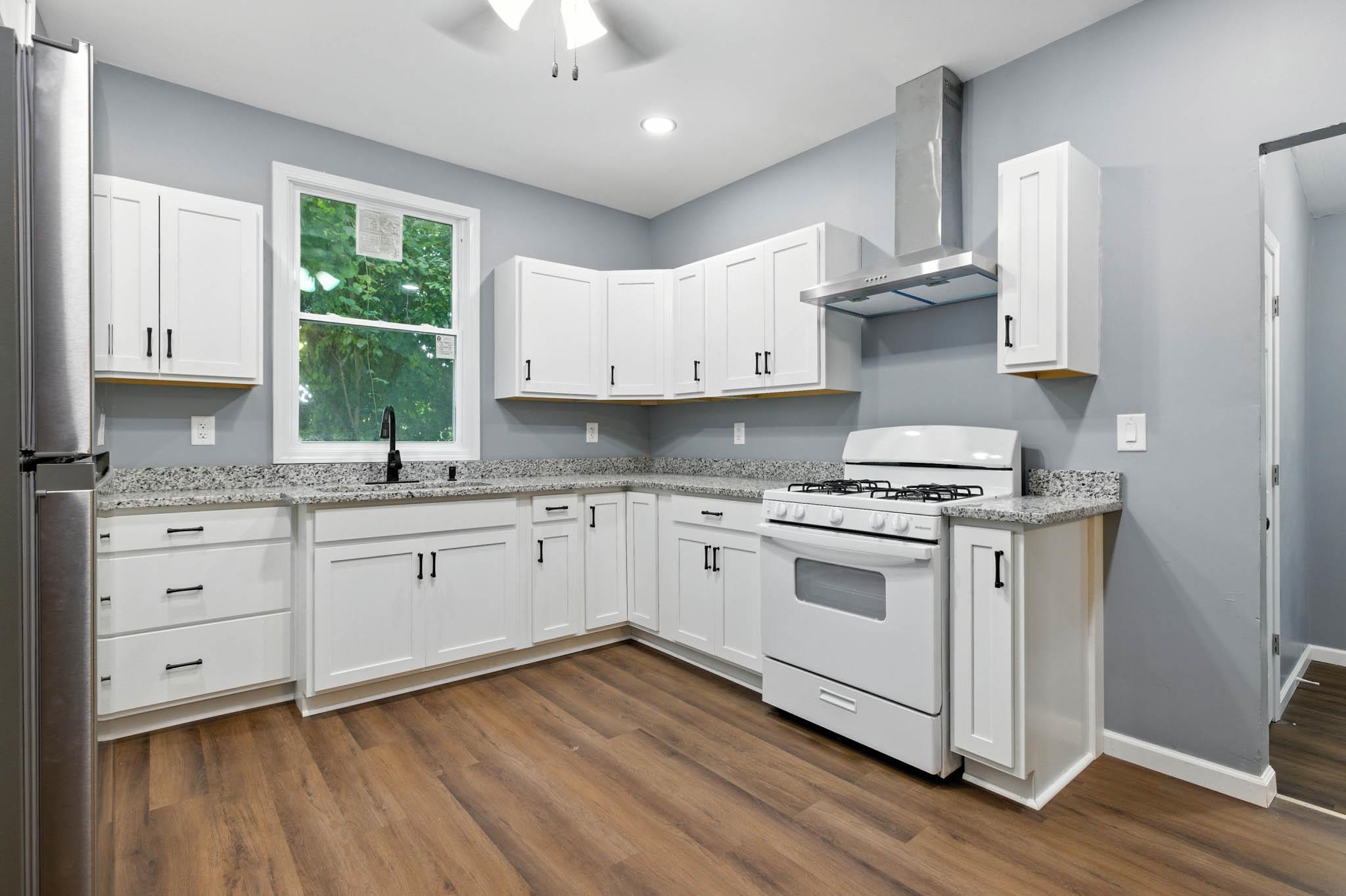 1714 Leitchfield Road, Owensboro, Kentucky 42303, 4 Bedrooms Bedrooms, ,2 BathroomsBathrooms,Single Family Residence,For Sale,Leitchfield Road,92576