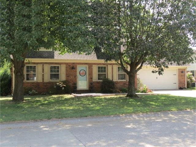 2526 Wood Dr, Henderson, Kentucky 42420, 3 Bedrooms Bedrooms, ,2 BathroomsBathrooms,Single Family Residence,For Sale,Wood Dr,92590