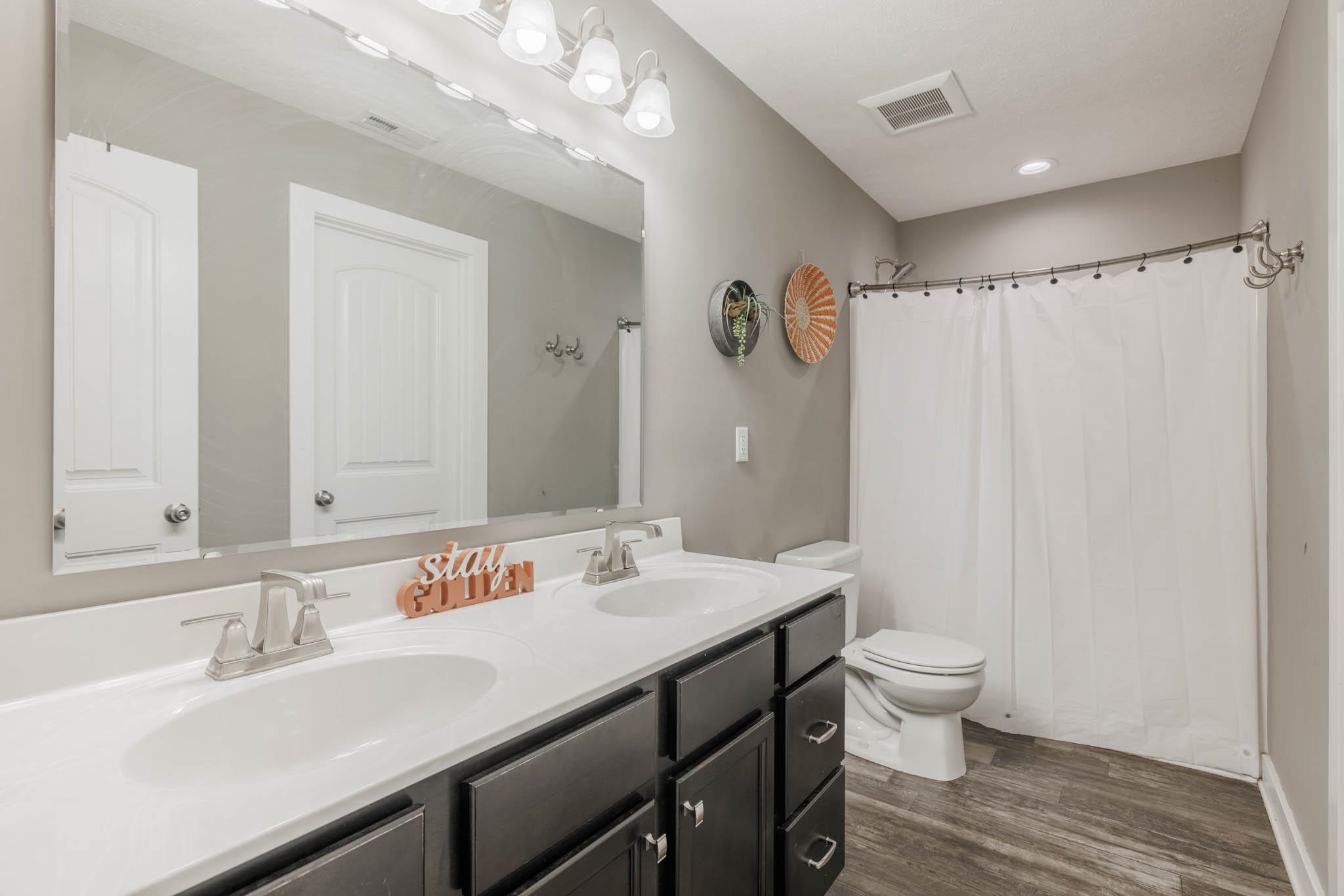 4679 Breeze Ct E, Owensboro, Kentucky 42301, 4 Bedrooms Bedrooms, ,2 BathroomsBathrooms,Single Family Residence,For Sale,Breeze Ct E,92592