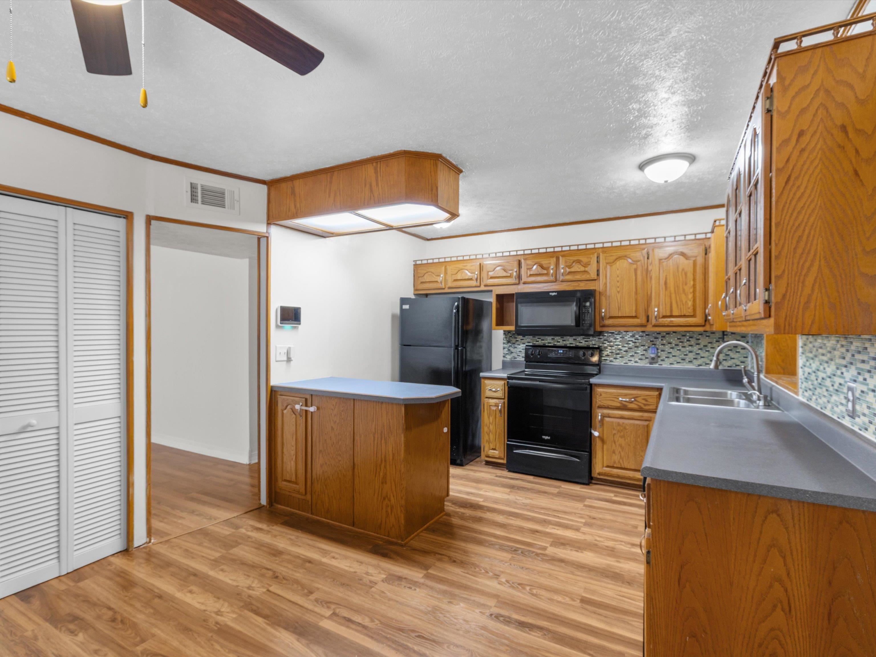 2921 Yosemite Dr, Owensboro, Kentucky 42301, 3 Bedrooms Bedrooms, ,1 BathroomBathrooms,Single Family Residence,For Sale,Yosemite Dr,92593