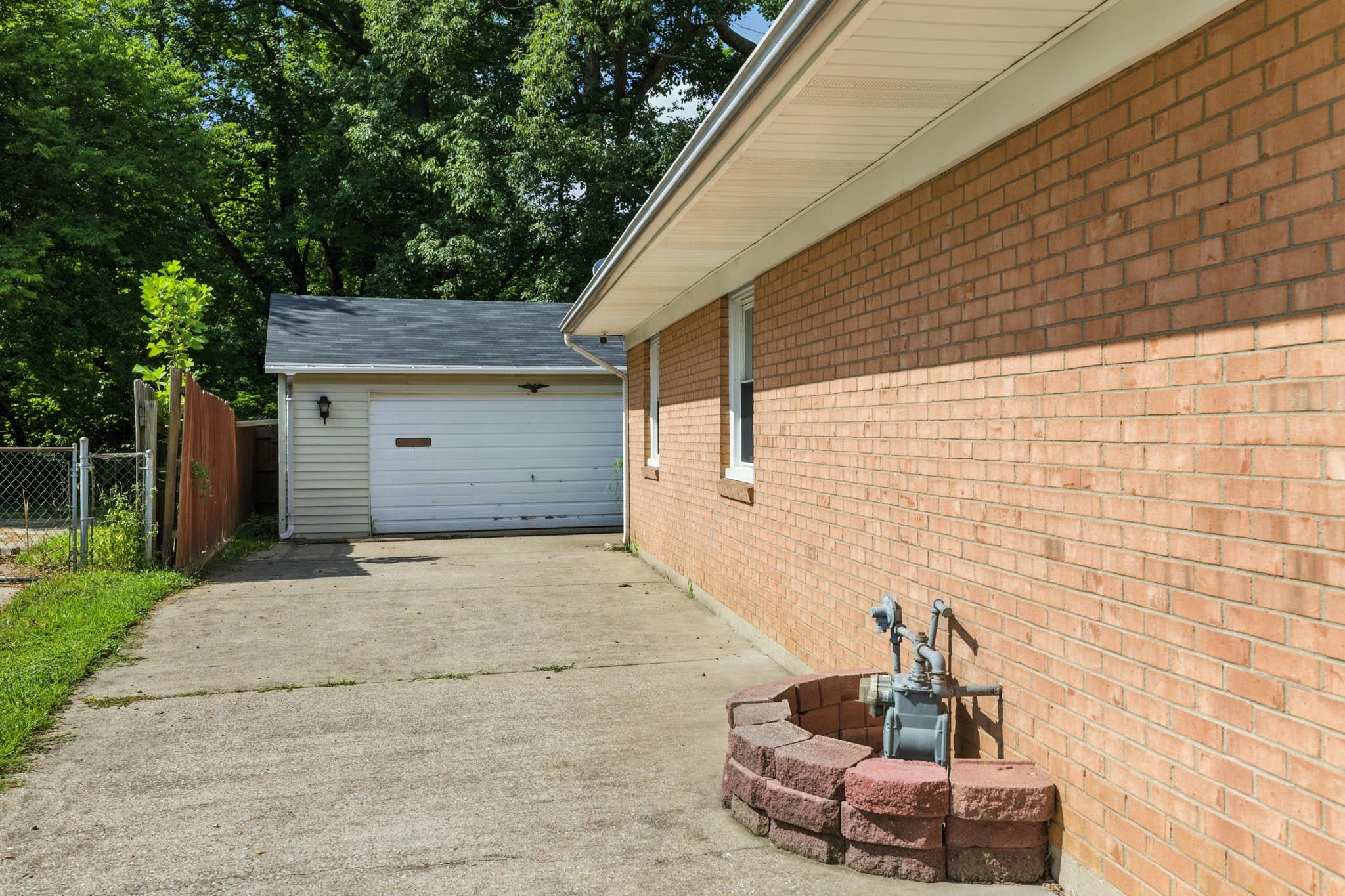 2921 Yosemite Dr, Owensboro, Kentucky 42301, 3 Bedrooms Bedrooms, ,1 BathroomBathrooms,Single Family Residence,For Sale,Yosemite Dr,92593
