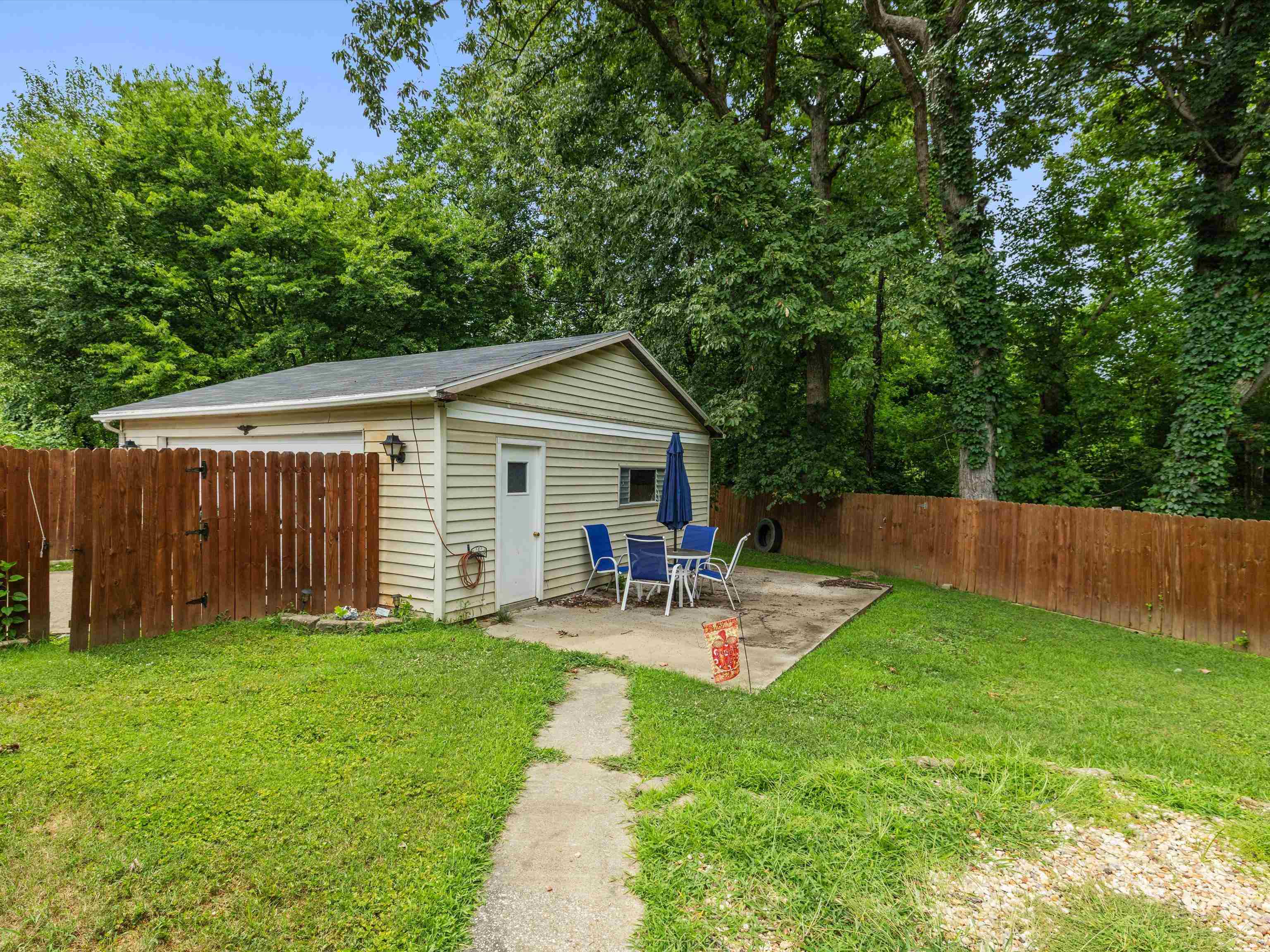 2921 Yosemite Dr, Owensboro, Kentucky 42301, 3 Bedrooms Bedrooms, ,1 BathroomBathrooms,Single Family Residence,For Sale,Yosemite Dr,92593