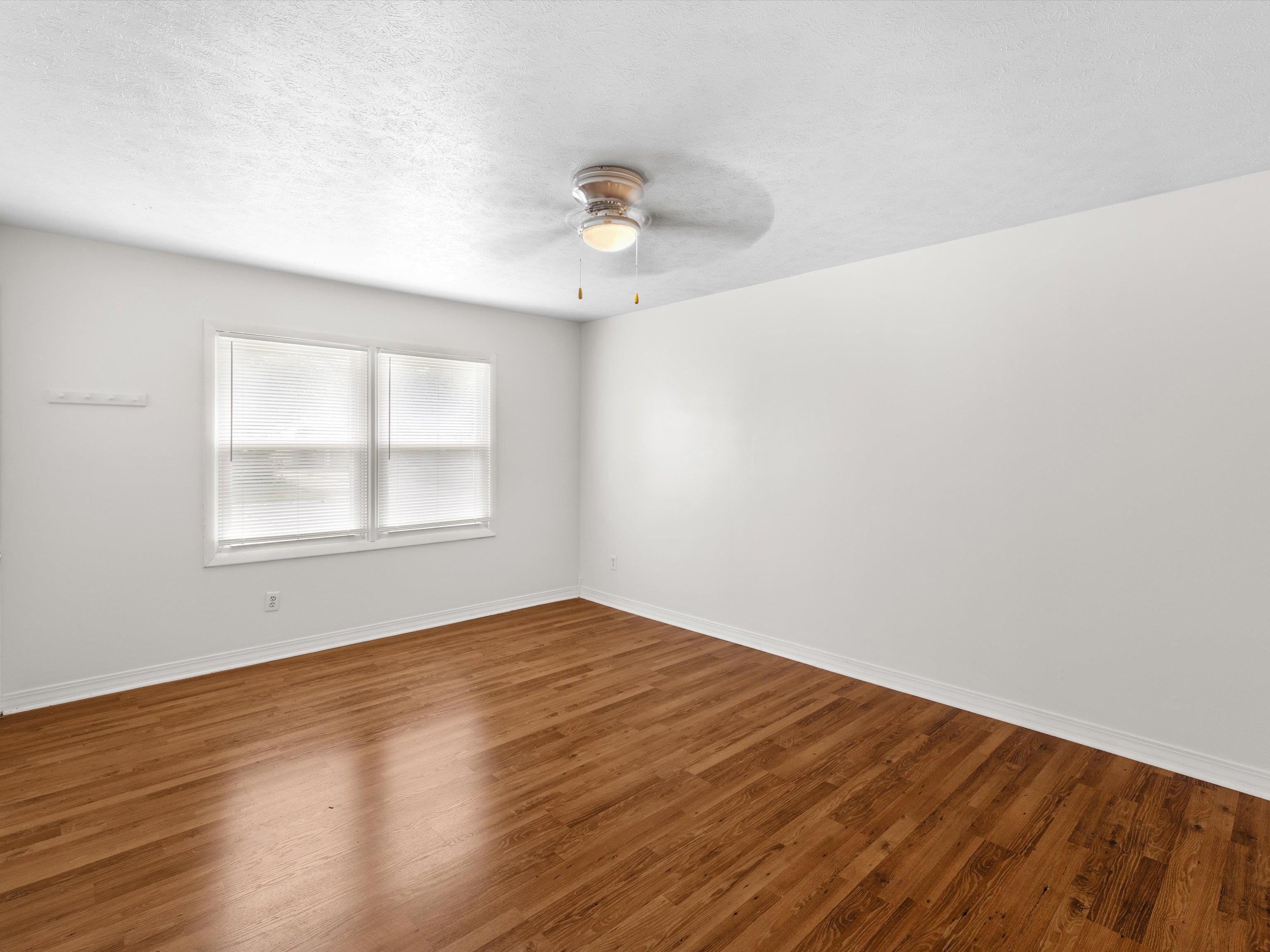 2921 Yosemite Dr, Owensboro, Kentucky 42301, 3 Bedrooms Bedrooms, ,1 BathroomBathrooms,Single Family Residence,For Sale,Yosemite Dr,92593
