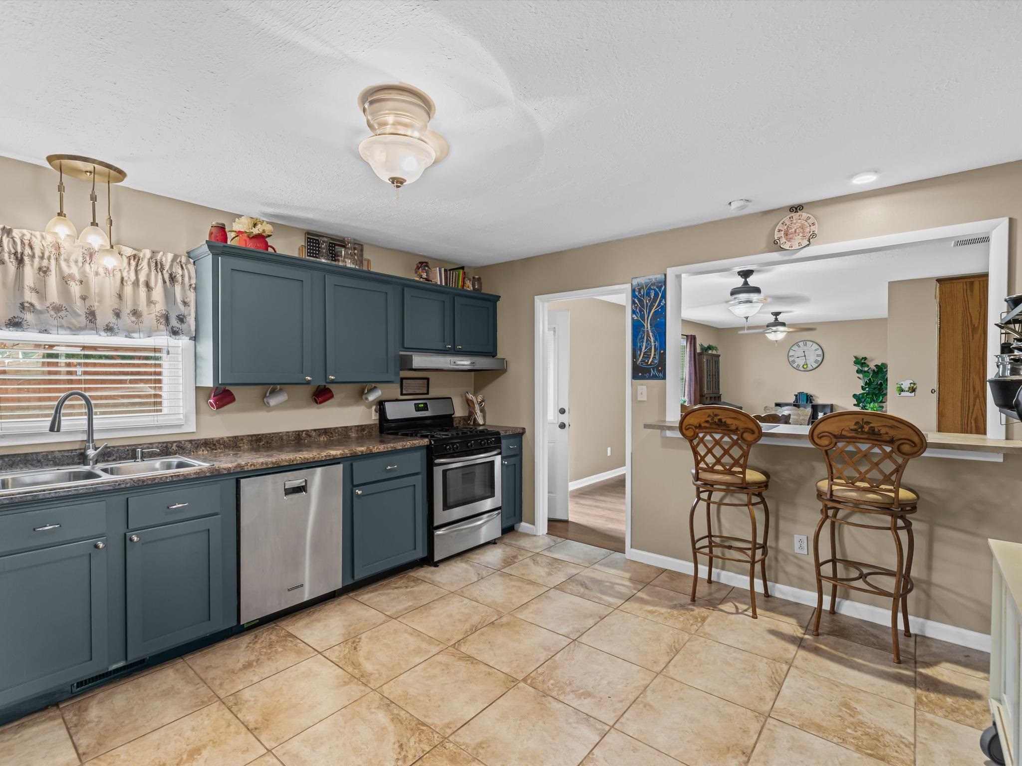 2418 Whirlaway Drive, Owensboro, Kentucky 42301, 4 Bedrooms Bedrooms, ,2 BathroomsBathrooms,Single Family Residence,For Sale,Whirlaway Drive,92597