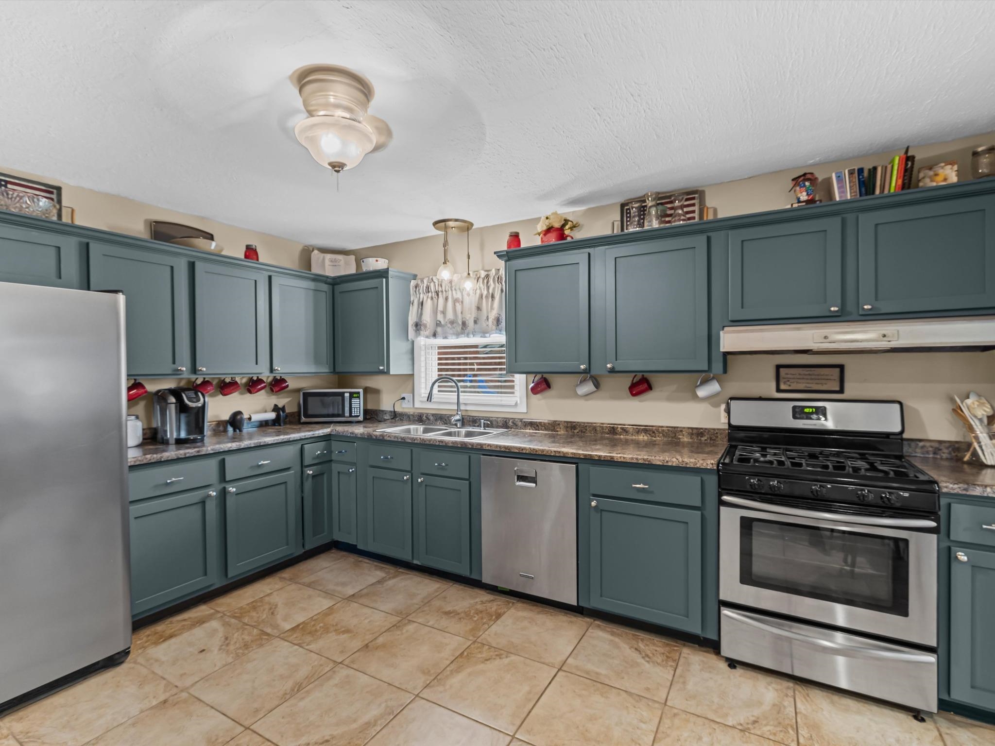 2418 Whirlaway Drive, Owensboro, Kentucky 42301, 4 Bedrooms Bedrooms, ,2 BathroomsBathrooms,Single Family Residence,For Sale,Whirlaway Drive,92597