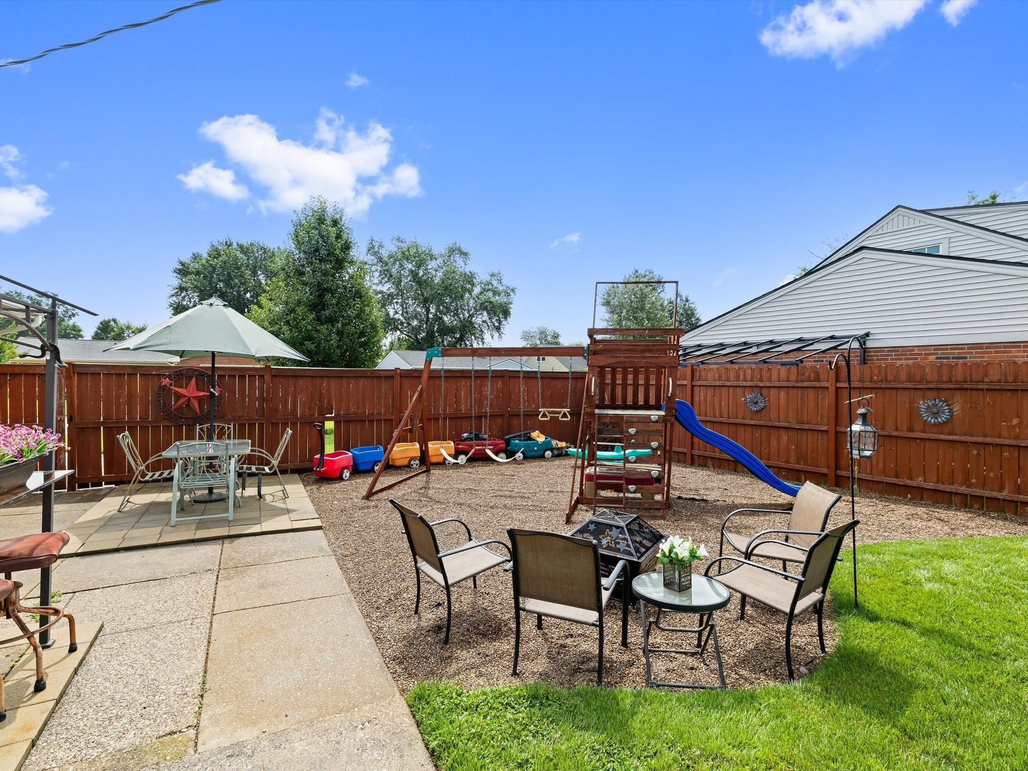 2418 Whirlaway Drive, Owensboro, Kentucky 42301, 4 Bedrooms Bedrooms, ,2 BathroomsBathrooms,Single Family Residence,For Sale,Whirlaway Drive,92597