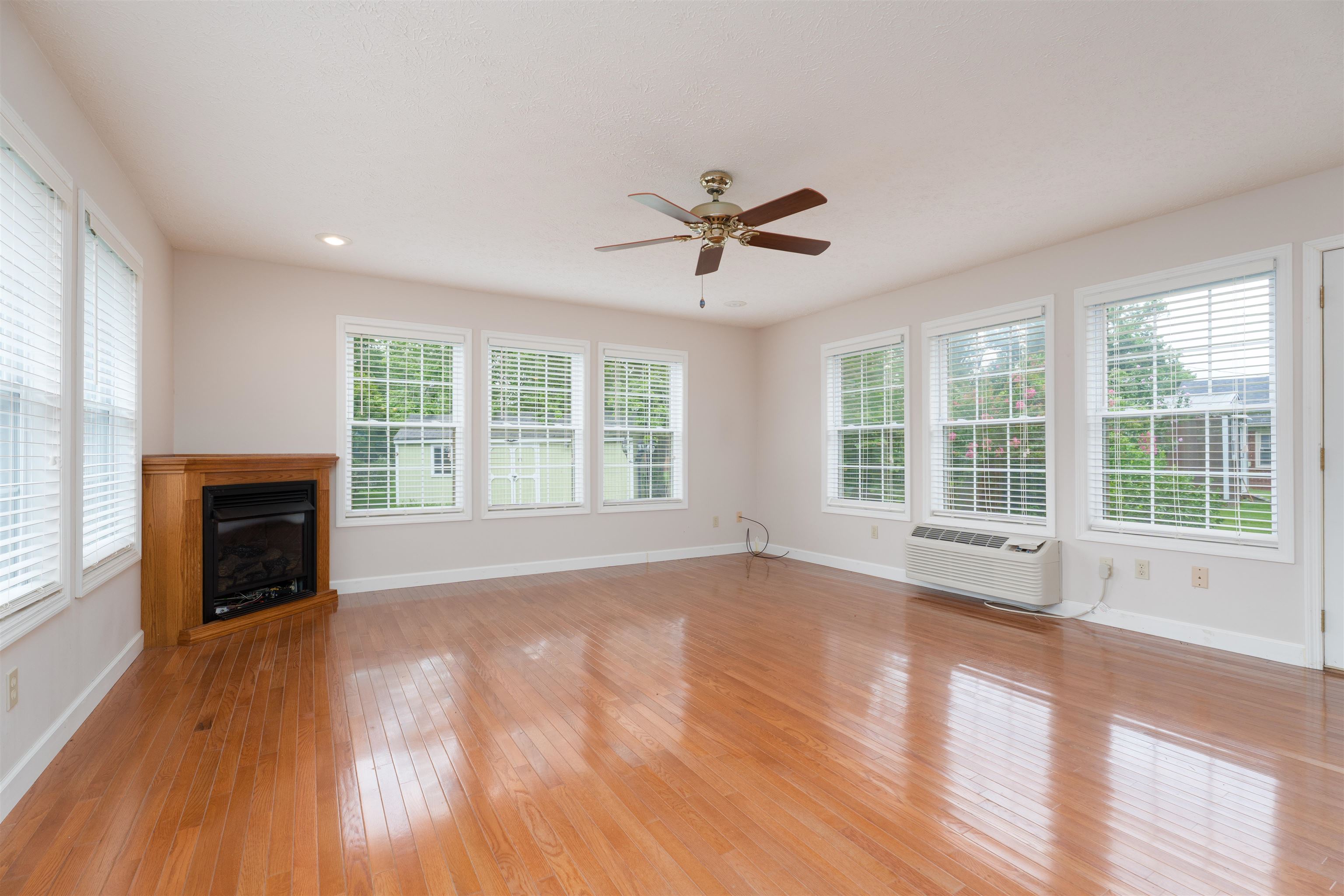 3618 S. Griffith Avenue, Owensboro, Kentucky 42301, 4 Bedrooms Bedrooms, ,2 BathroomsBathrooms,Single Family Residence,For Sale,S. Griffith Avenue,92598