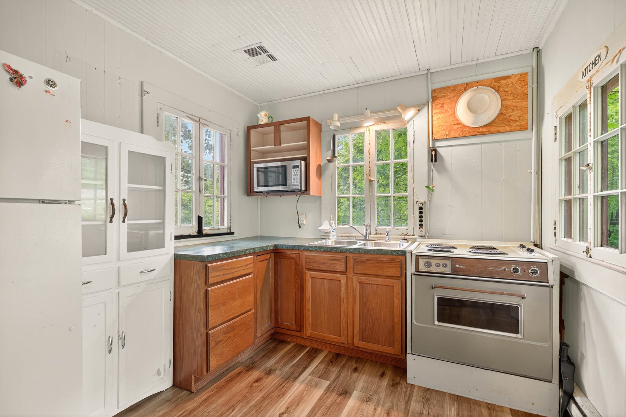 255 Clubhouse Drive, Hawesville, Kentucky 42348, 1 Bedroom Bedrooms, ,1 BathroomBathrooms,Single Family Residence,For Sale,Clubhouse Drive,92605