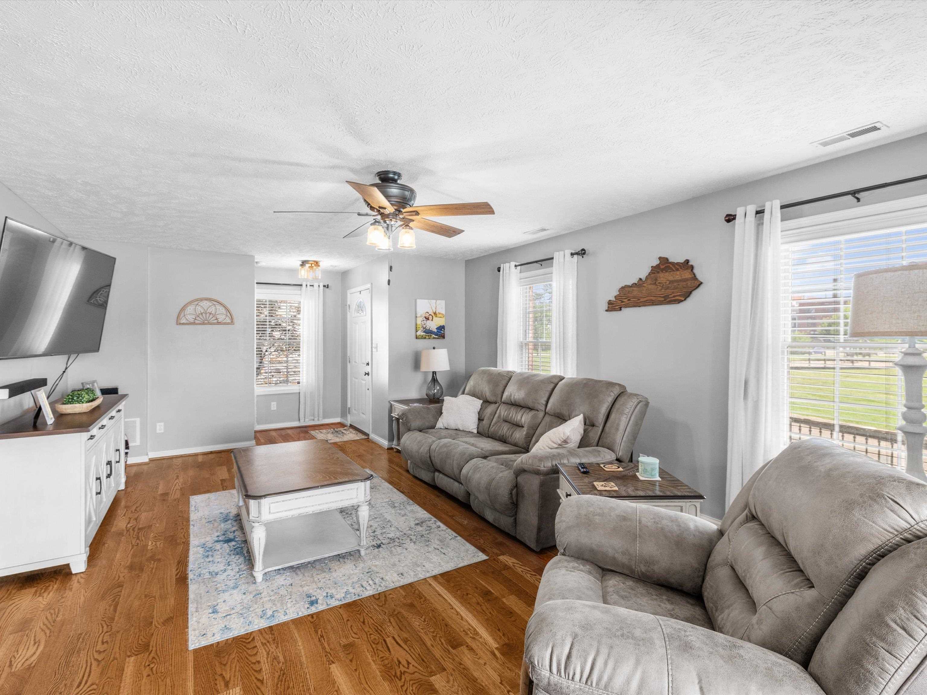 732 Crittenden St., Owensboro, Kentucky 42303, 3 Bedrooms Bedrooms, ,2 BathroomsBathrooms,Single Family Residence,For Sale,Crittenden St.,92613