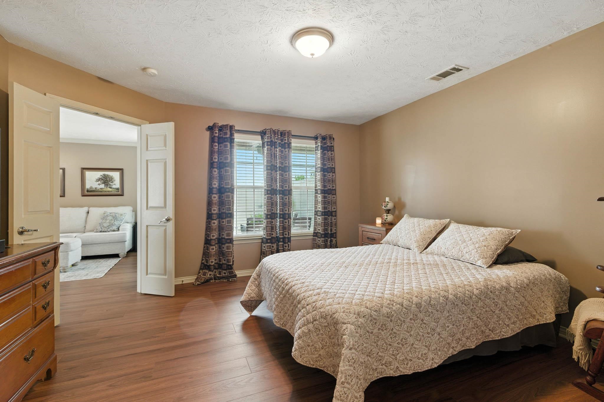 2001 Viola Gardens, Owensboro, Kentucky 42303, 2 Bedrooms Bedrooms, ,2 BathroomsBathrooms,Condominium,For Sale,Viola Gardens,92618
