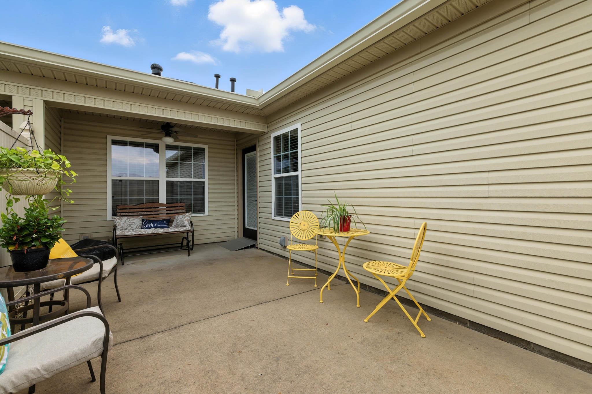 2001 Viola Gardens, Owensboro, Kentucky 42303, 2 Bedrooms Bedrooms, ,2 BathroomsBathrooms,Condominium,For Sale,Viola Gardens,92618