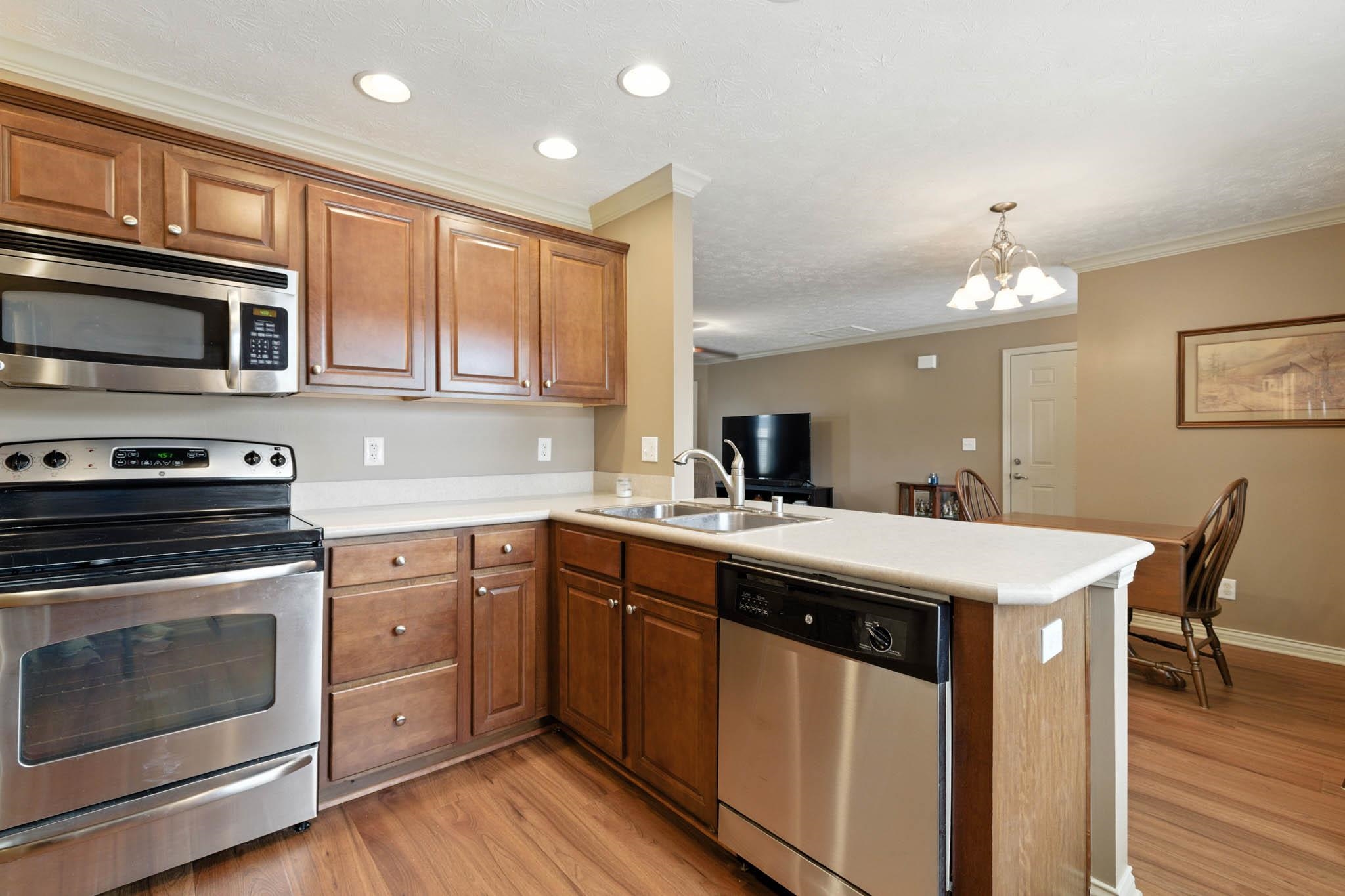 2001 Viola Gardens, Owensboro, Kentucky 42303, 2 Bedrooms Bedrooms, ,2 BathroomsBathrooms,Condominium,For Sale,Viola Gardens,92618