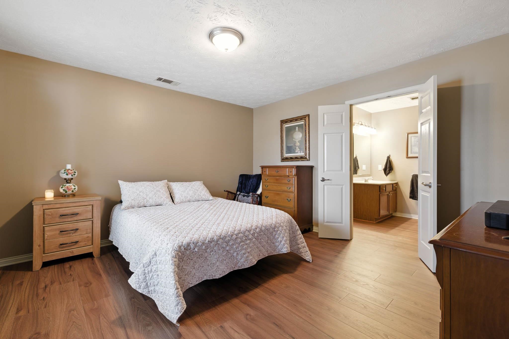 2001 Viola Gardens, Owensboro, Kentucky 42303, 2 Bedrooms Bedrooms, ,2 BathroomsBathrooms,Condominium,For Sale,Viola Gardens,92618