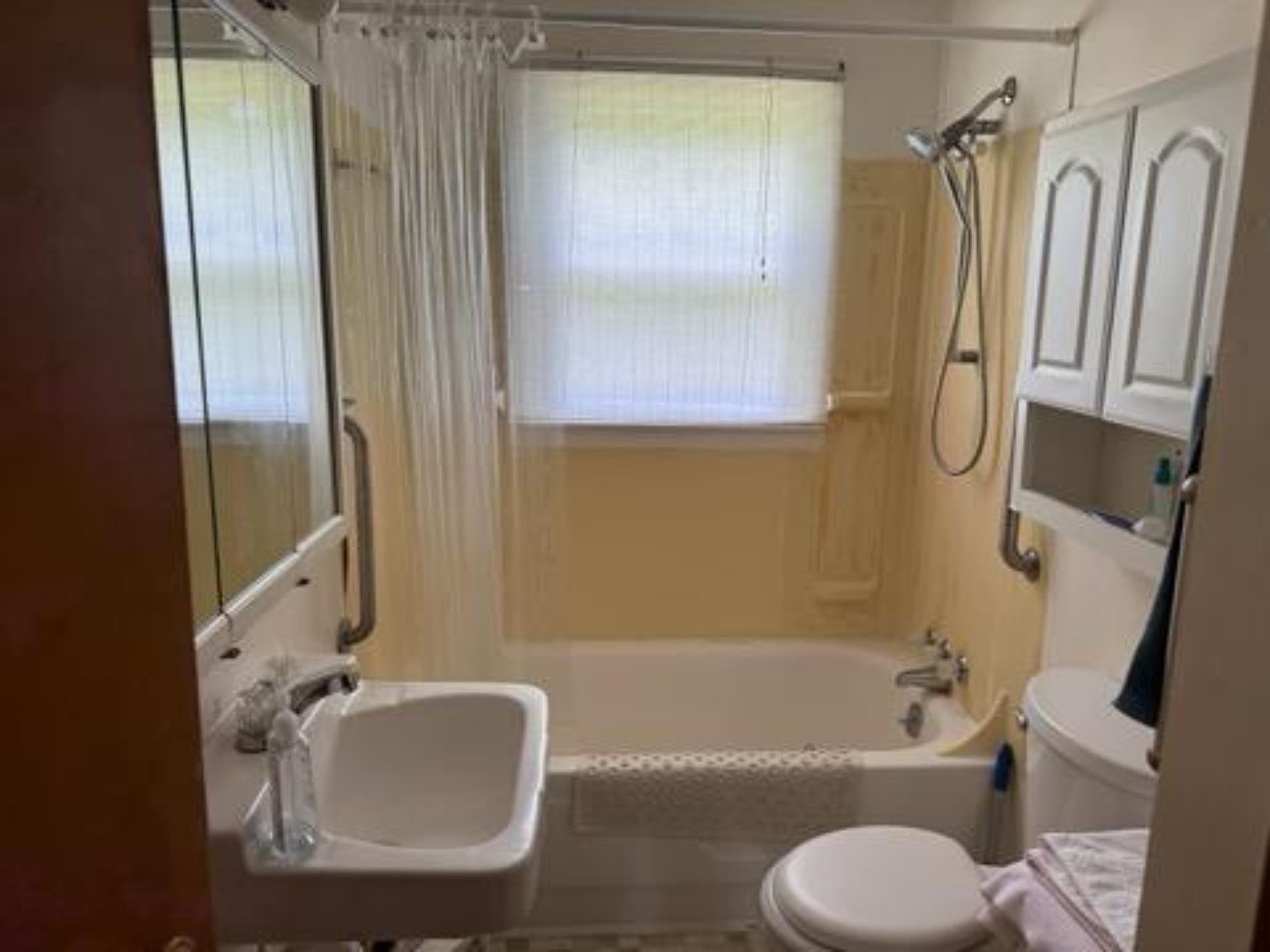 4555 Logansport Road, Morgantown, Kentucky 42261, 2 Bedrooms Bedrooms, ,1 BathroomBathrooms,Single Family Residence,For Sale,Logansport Road,92619