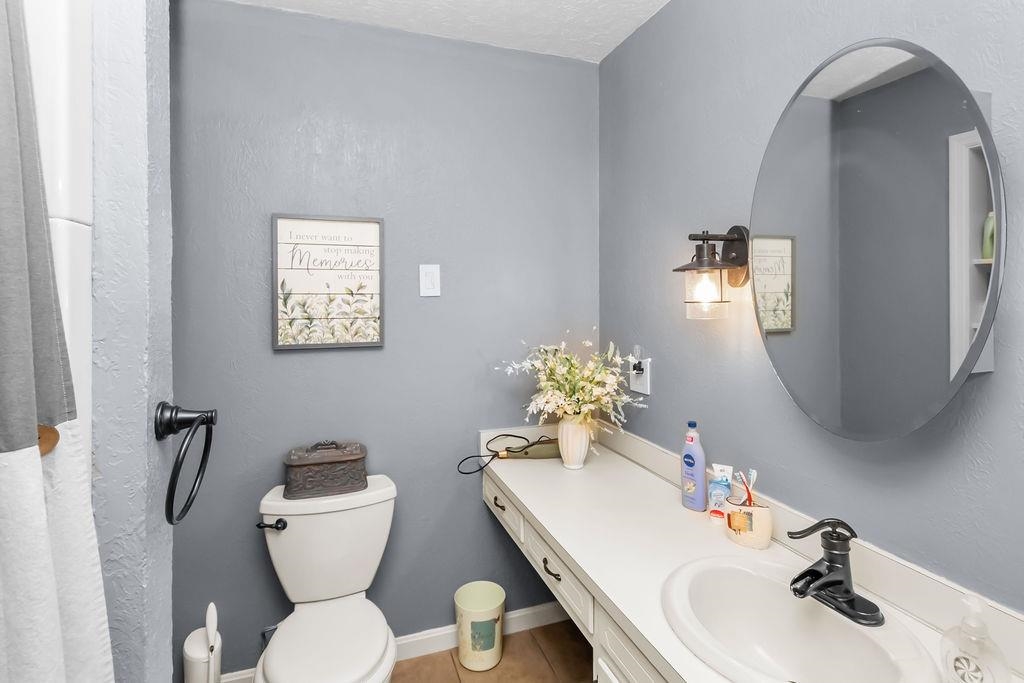 4166 Greenbriar Rd, Utica, Kentucky 42376, 3 Bedrooms Bedrooms, ,1 BathroomBathrooms,Single Family Residence,For Sale,Greenbriar Rd,92620