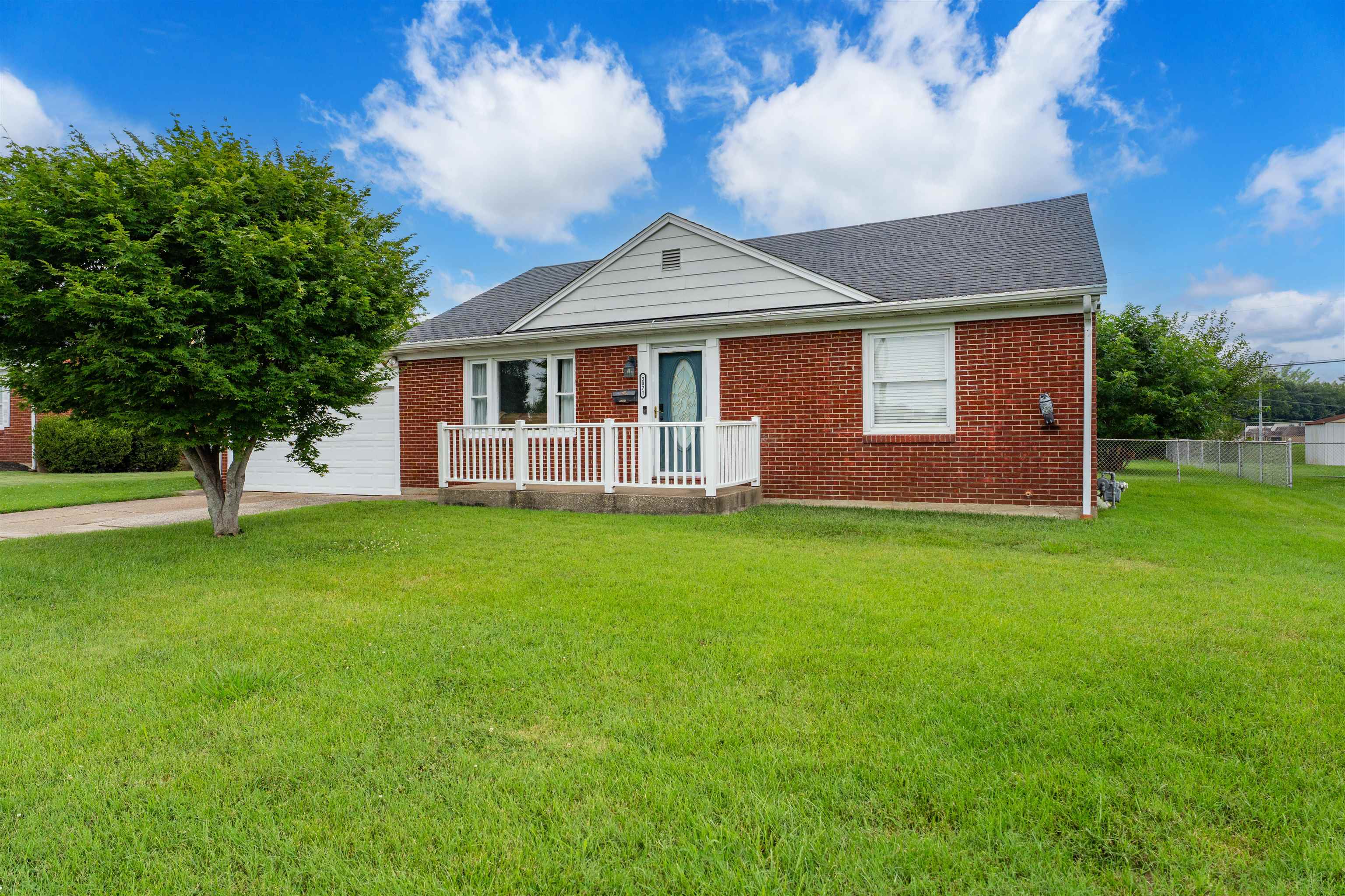 3021 Meadowland Drive, Owensboro, Kentucky 42303, 3 Bedrooms Bedrooms, ,1 BathroomBathrooms,Single Family Residence,For Sale,Meadowland Drive,92621