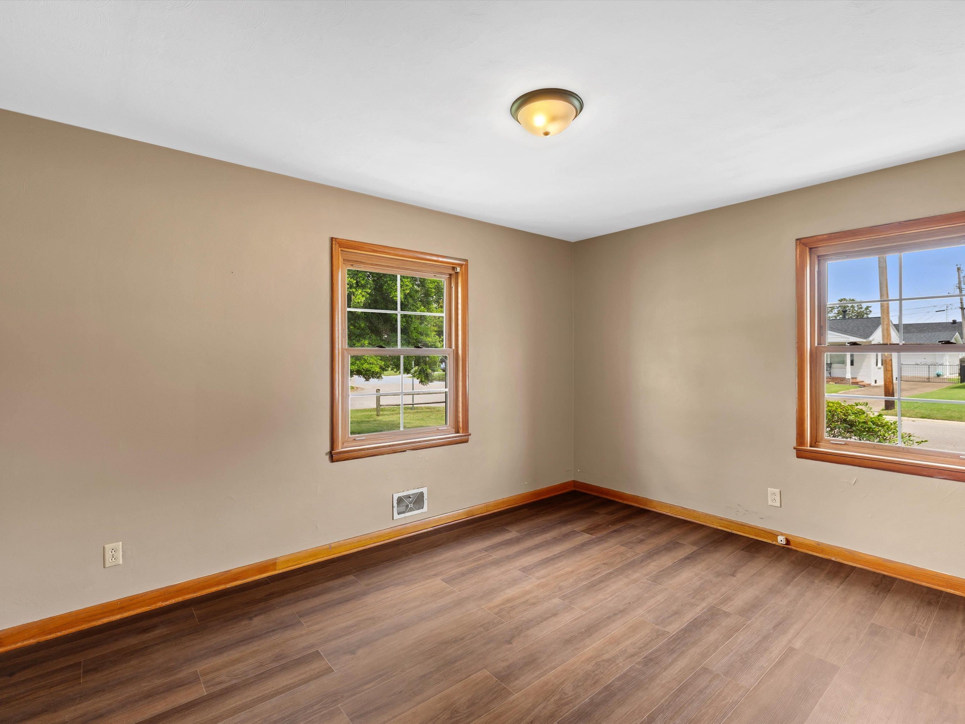 3501 Hawthorne Drive, Owensboro, Kentucky 42303, 3 Bedrooms Bedrooms, ,1 BathroomBathrooms,Single Family Residence,For Sale,Hawthorne Drive,92625