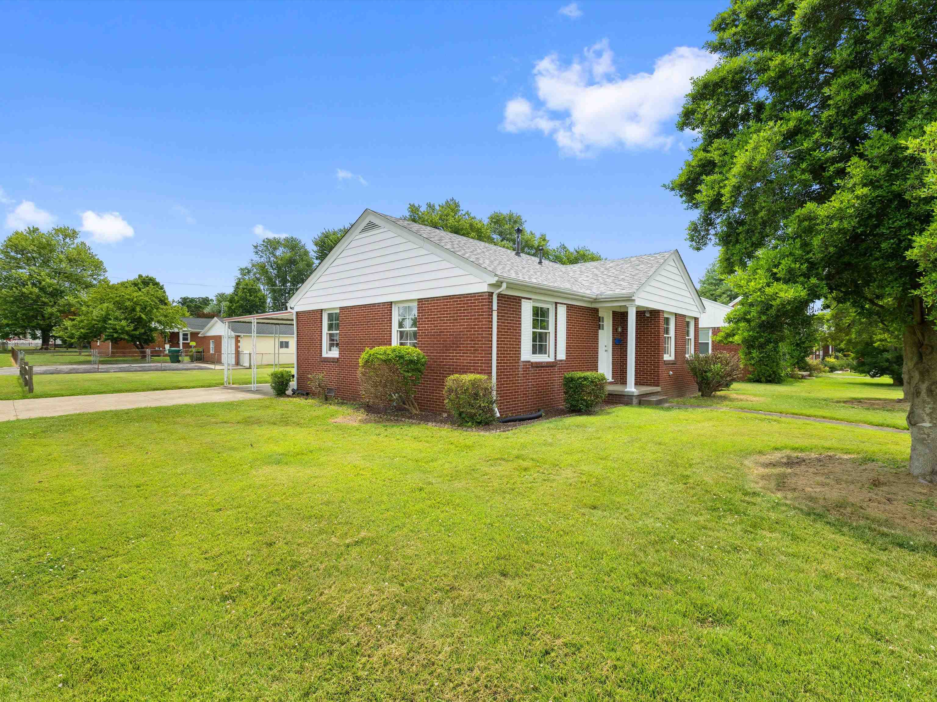 3501 Hawthorne Drive, Owensboro, Kentucky 42303, 3 Bedrooms Bedrooms, ,1 BathroomBathrooms,Single Family Residence,For Sale,Hawthorne Drive,92625