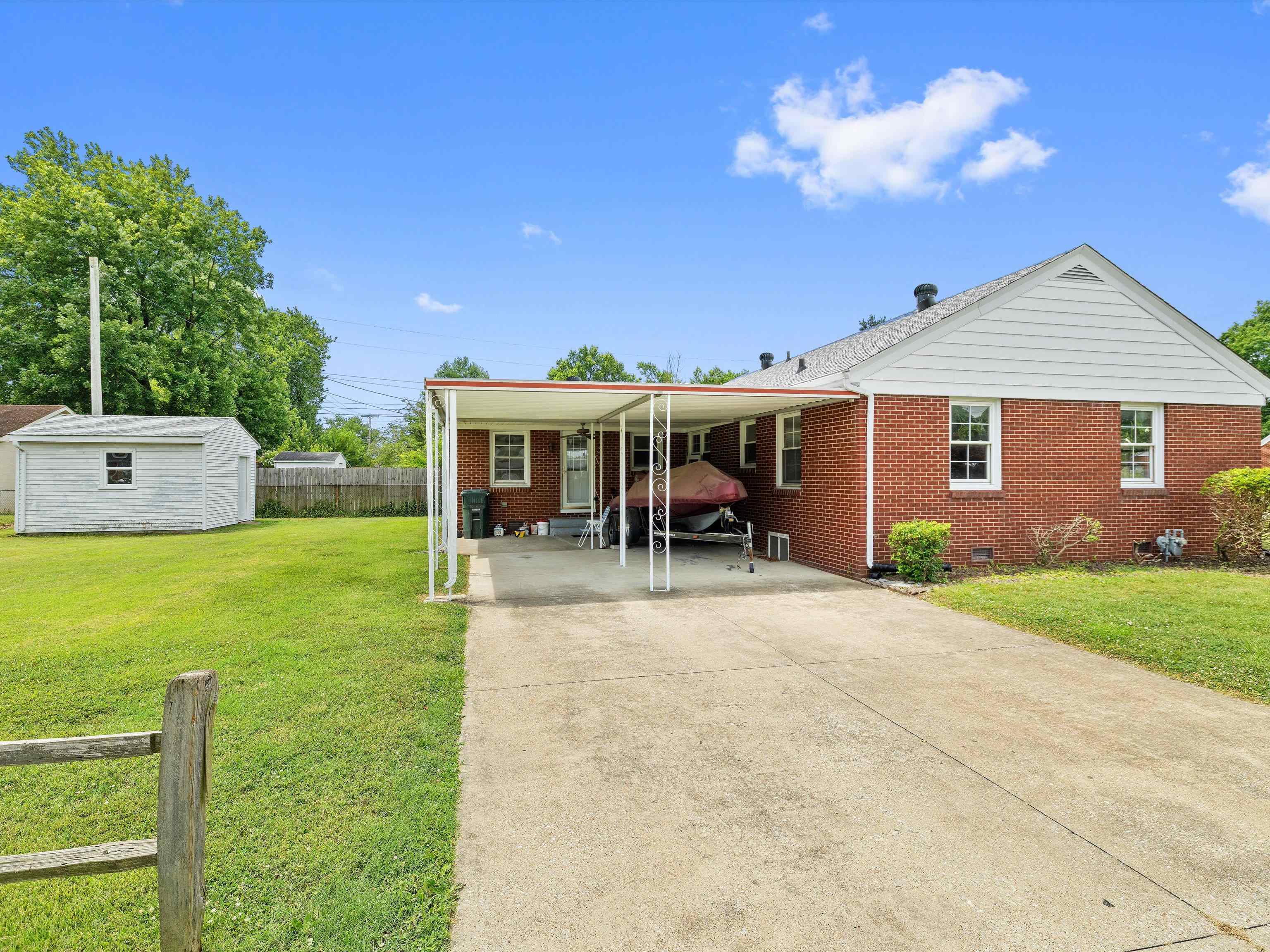 3501 Hawthorne Drive, Owensboro, Kentucky 42303, 3 Bedrooms Bedrooms, ,1 BathroomBathrooms,Single Family Residence,For Sale,Hawthorne Drive,92625