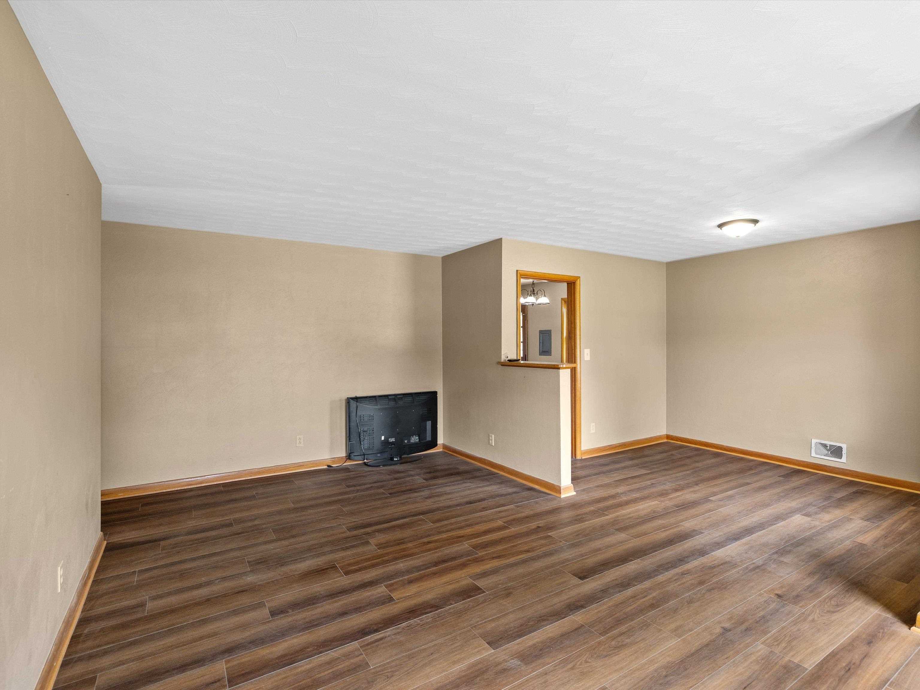 3501 Hawthorne Drive, Owensboro, Kentucky 42303, 3 Bedrooms Bedrooms, ,1 BathroomBathrooms,Single Family Residence,For Sale,Hawthorne Drive,92625