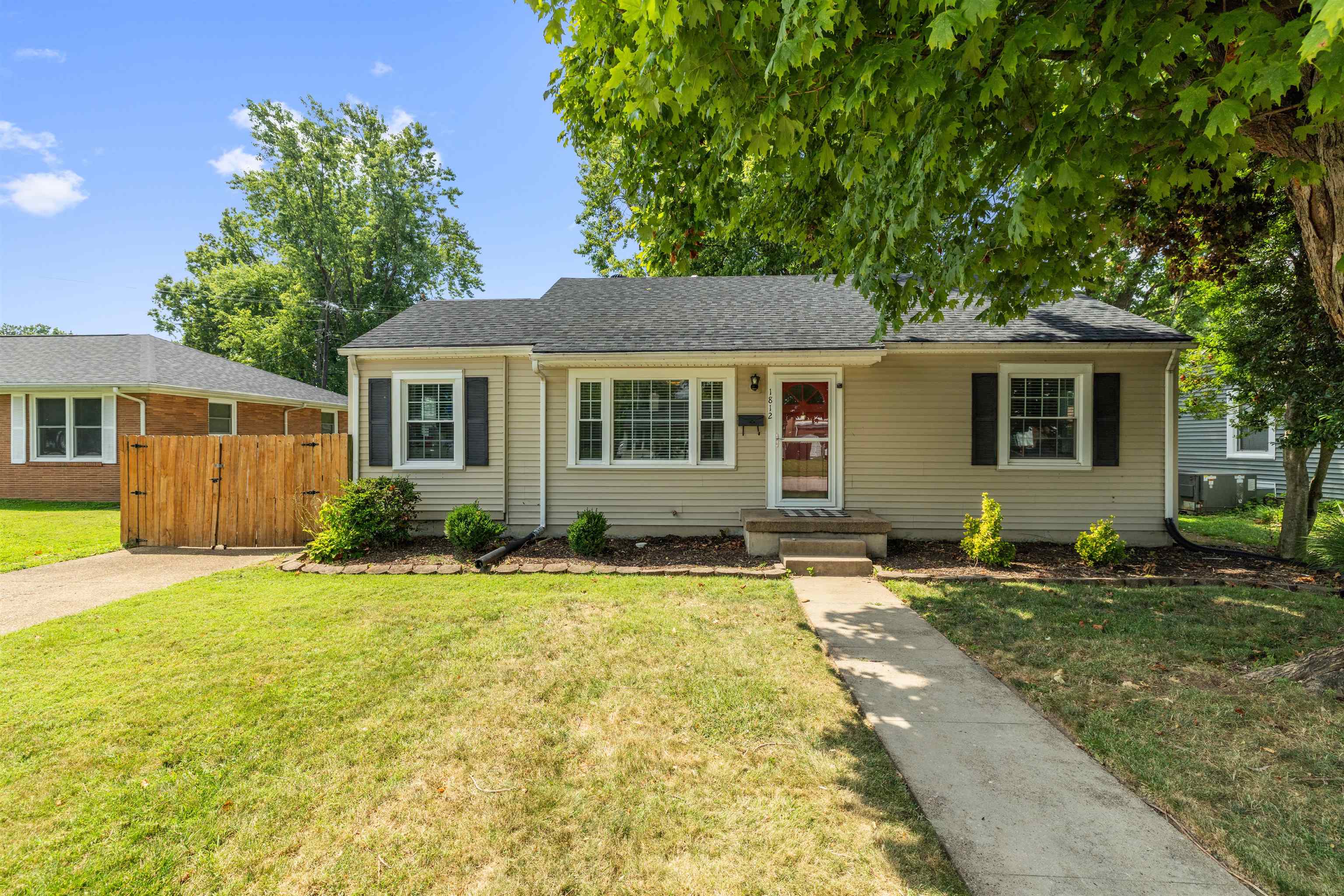 1812 Sunset Drive, Owensboro, Kentucky 42301, 3 Bedrooms Bedrooms, ,1 BathroomBathrooms,Single Family Residence,For Sale,Sunset Drive,92626