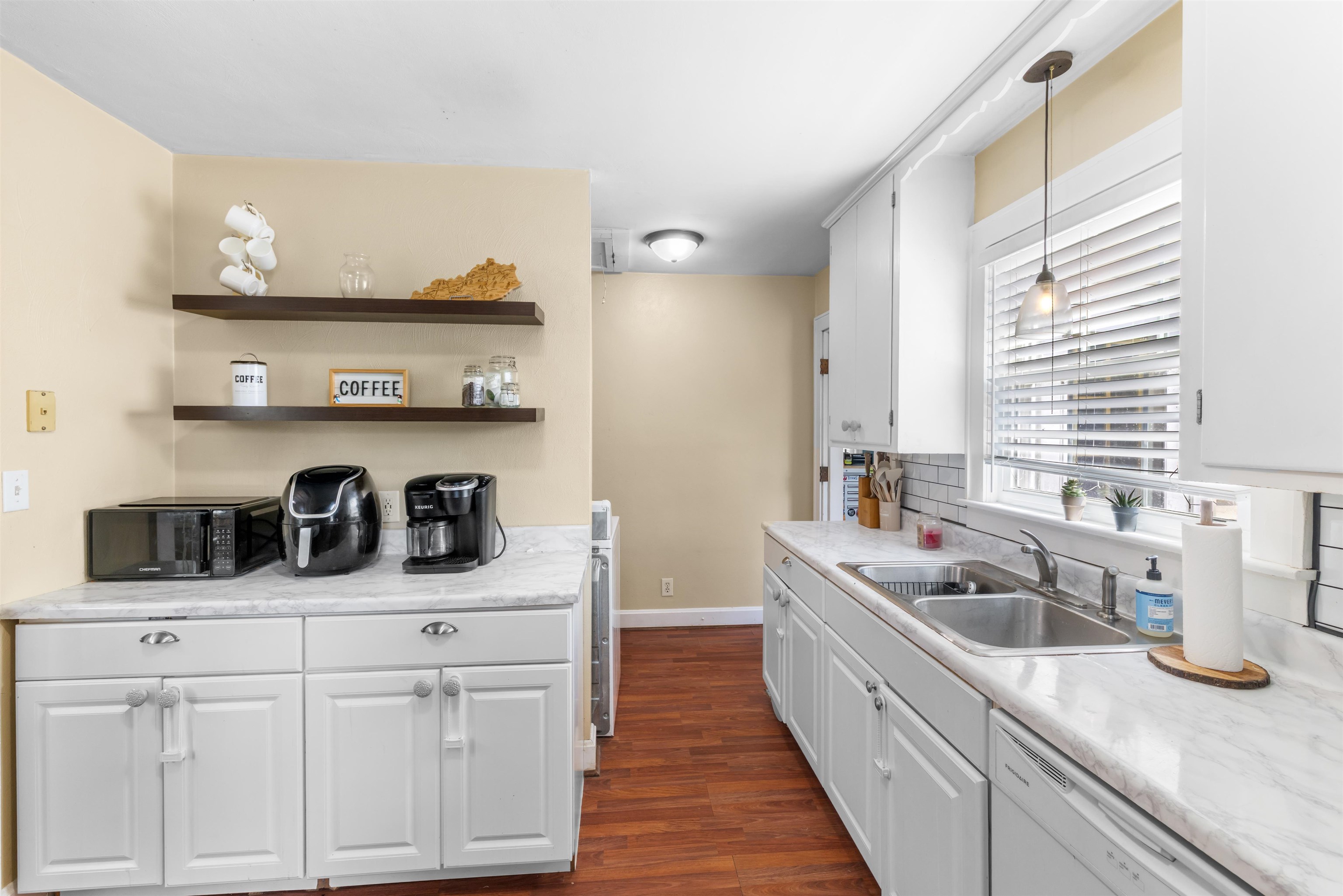 1812 Sunset Drive, Owensboro, Kentucky 42301, 3 Bedrooms Bedrooms, ,1 BathroomBathrooms,Single Family Residence,For Sale,Sunset Drive,92626