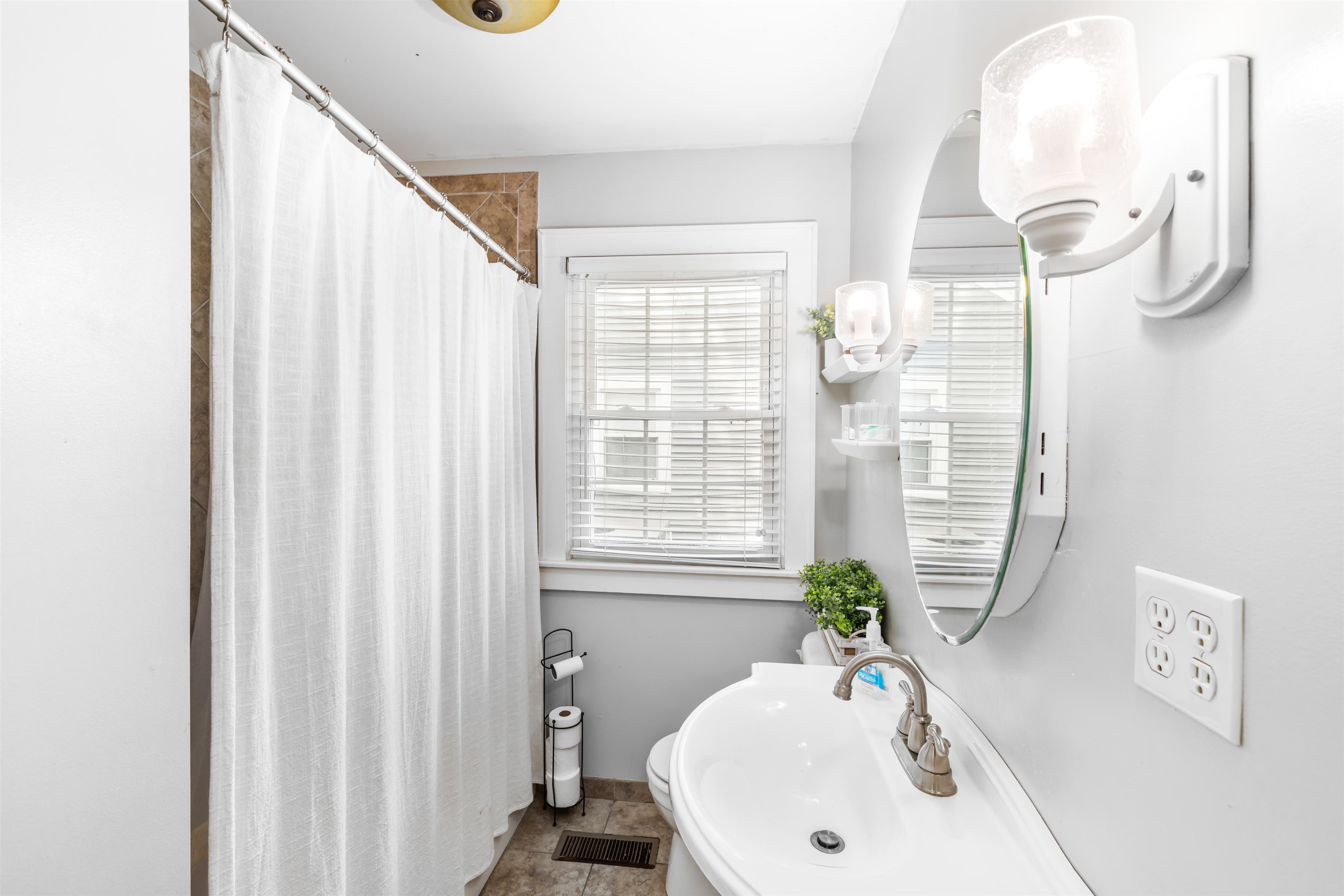 1812 Sunset Drive, Owensboro, Kentucky 42301, 3 Bedrooms Bedrooms, ,1 BathroomBathrooms,Single Family Residence,For Sale,Sunset Drive,92626