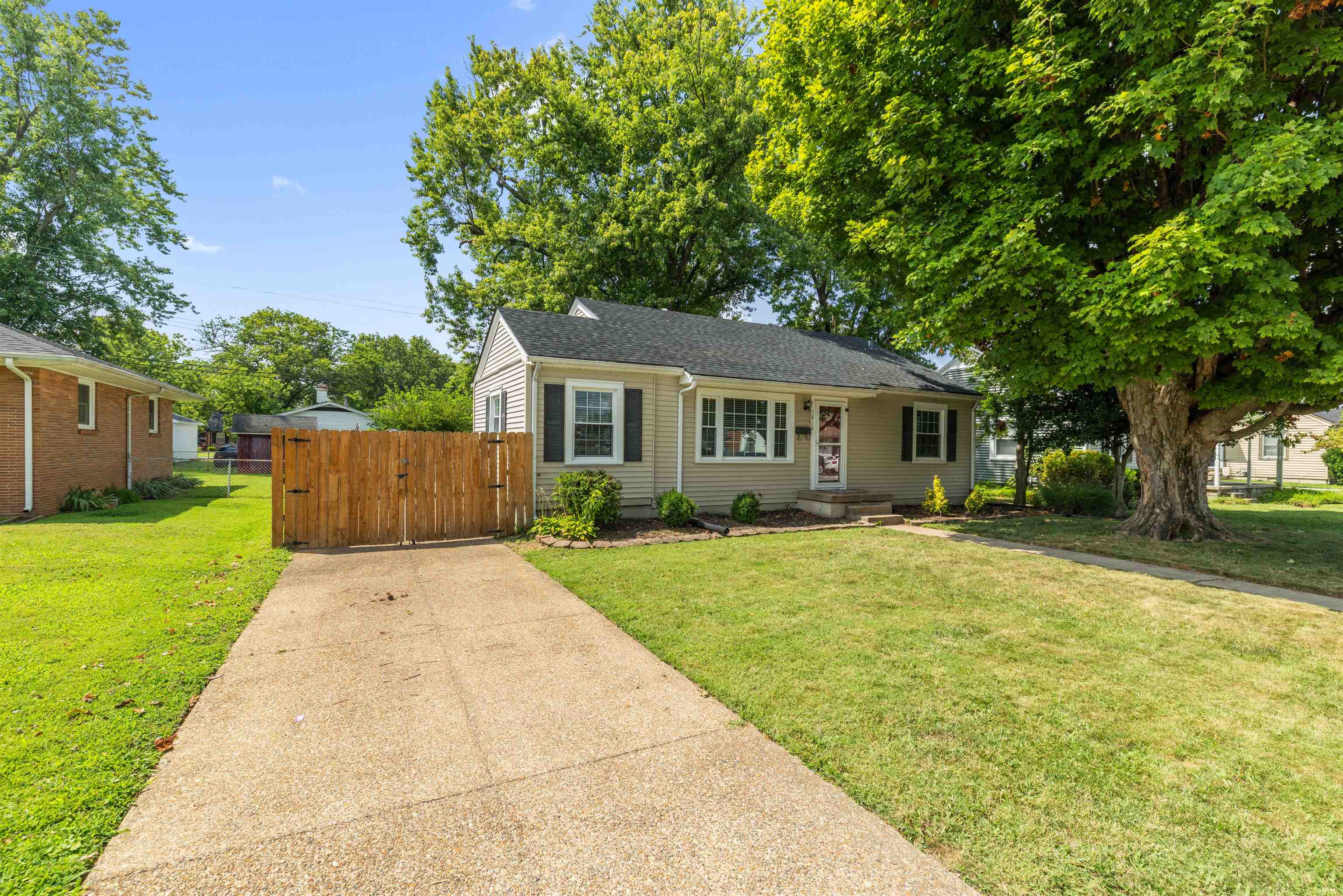 1812 Sunset Drive, Owensboro, Kentucky 42301, 3 Bedrooms Bedrooms, ,1 BathroomBathrooms,Single Family Residence,For Sale,Sunset Drive,92626