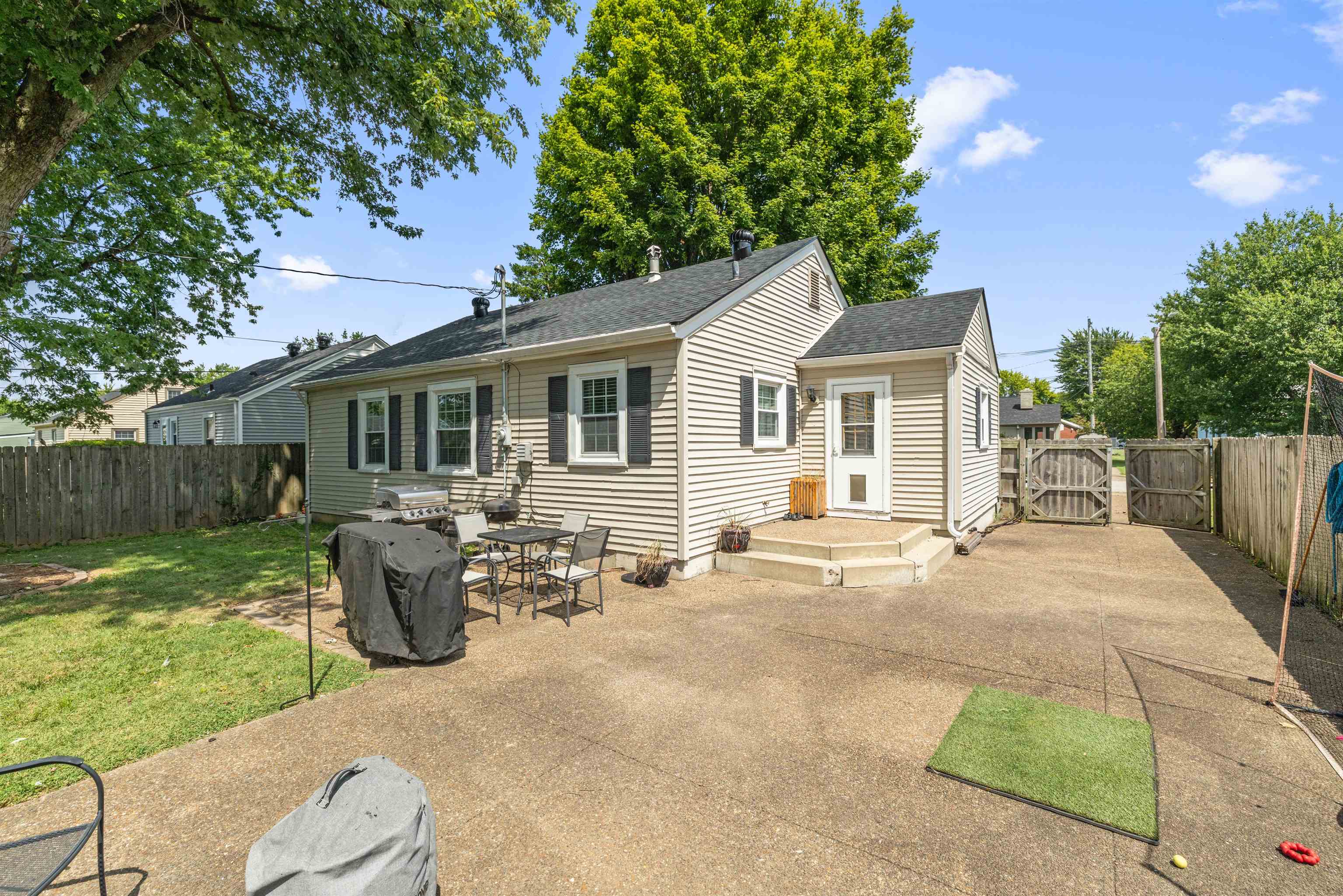 1812 Sunset Drive, Owensboro, Kentucky 42301, 3 Bedrooms Bedrooms, ,1 BathroomBathrooms,Single Family Residence,For Sale,Sunset Drive,92626