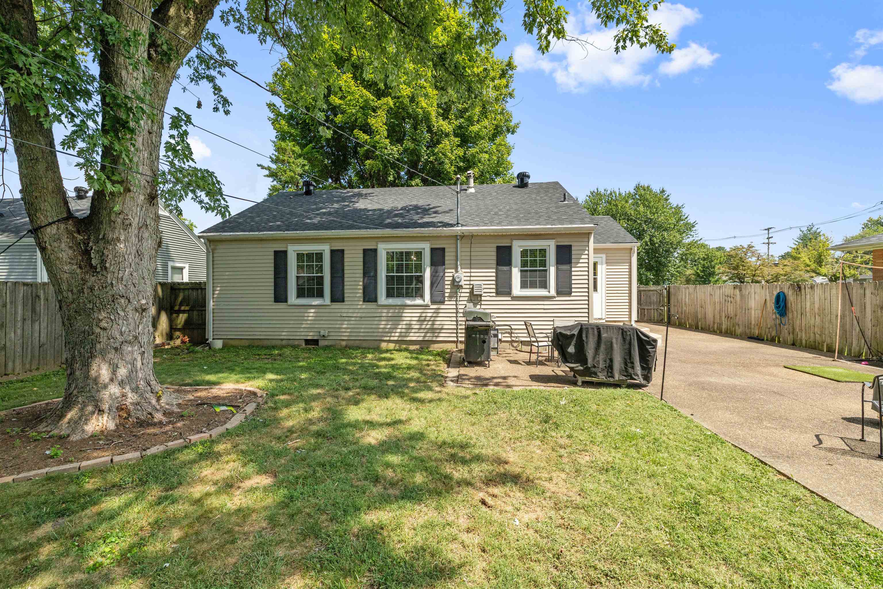 1812 Sunset Drive, Owensboro, Kentucky 42301, 3 Bedrooms Bedrooms, ,1 BathroomBathrooms,Single Family Residence,For Sale,Sunset Drive,92626