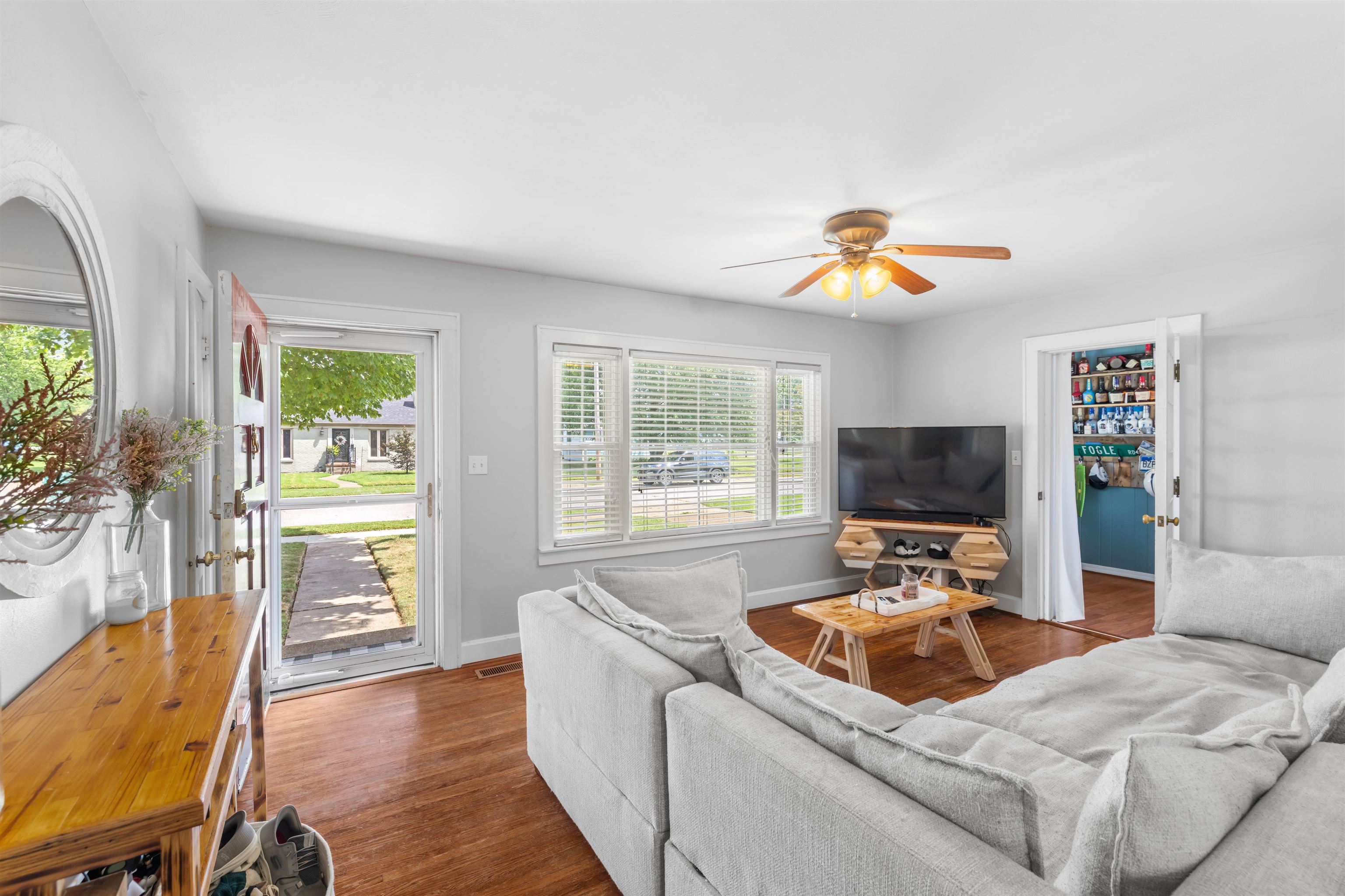 1812 Sunset Drive, Owensboro, Kentucky 42301, 3 Bedrooms Bedrooms, ,1 BathroomBathrooms,Single Family Residence,For Sale,Sunset Drive,92626