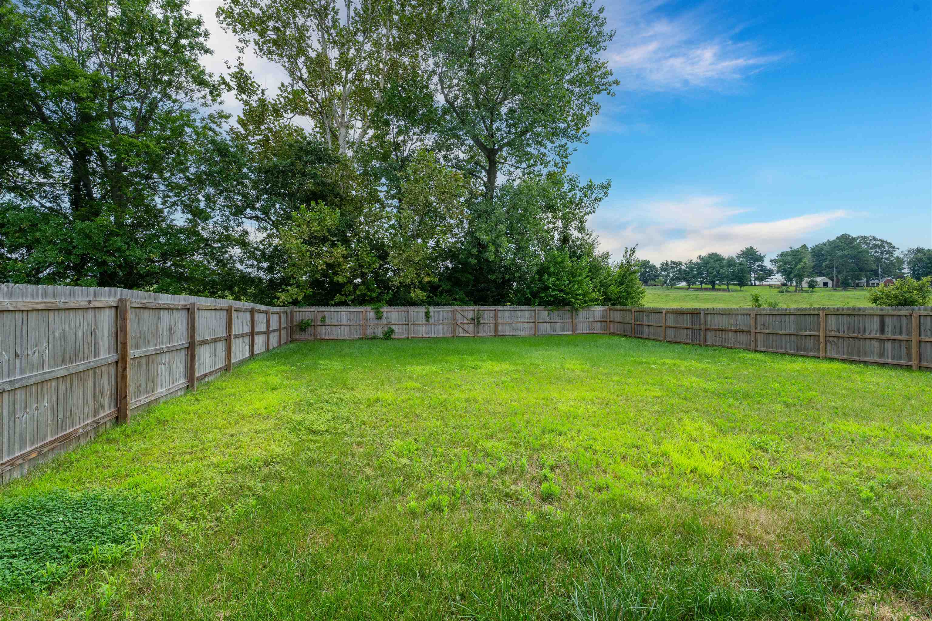 2046 Pebblewood Dr, Owensboro, Kentucky 42303, 3 Bedrooms Bedrooms, ,2 BathroomsBathrooms,Single Family Residence,For Sale,Pebblewood Dr,92629