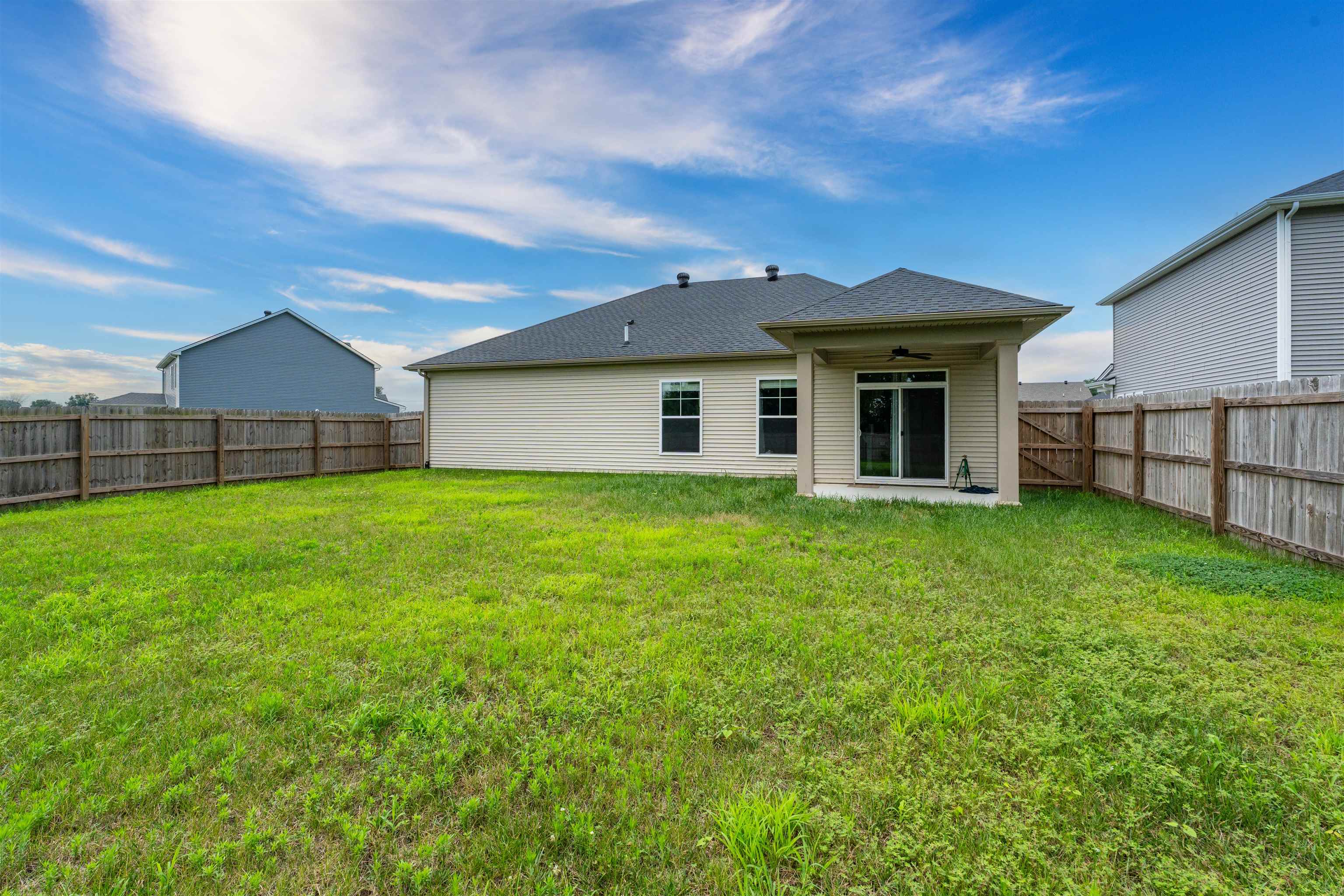 2046 Pebblewood Dr, Owensboro, Kentucky 42303, 3 Bedrooms Bedrooms, ,2 BathroomsBathrooms,Single Family Residence,For Sale,Pebblewood Dr,92629