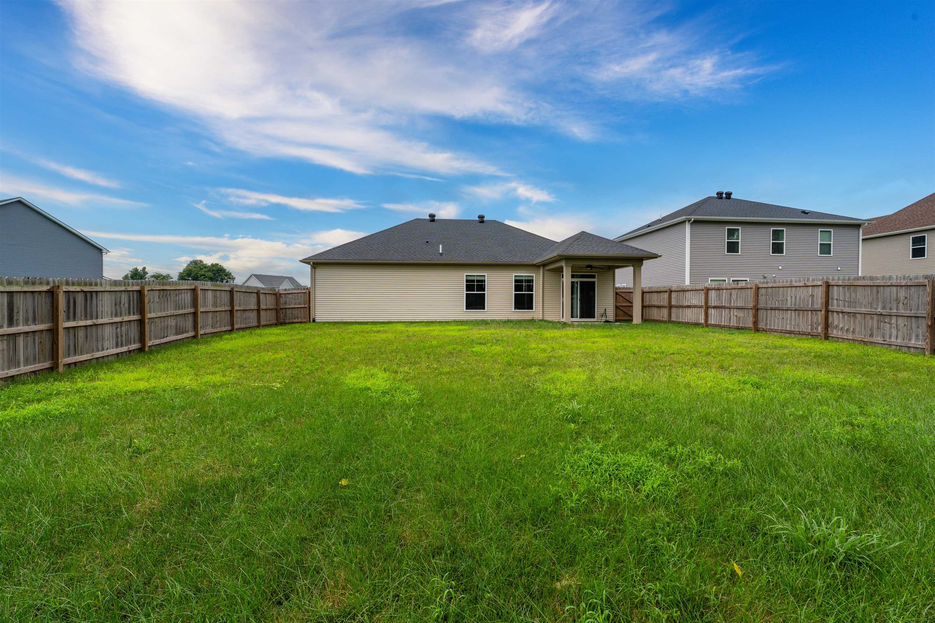 2046 Pebblewood Dr, Owensboro, Kentucky 42303, 3 Bedrooms Bedrooms, ,2 BathroomsBathrooms,Single Family Residence,For Sale,Pebblewood Dr,92629