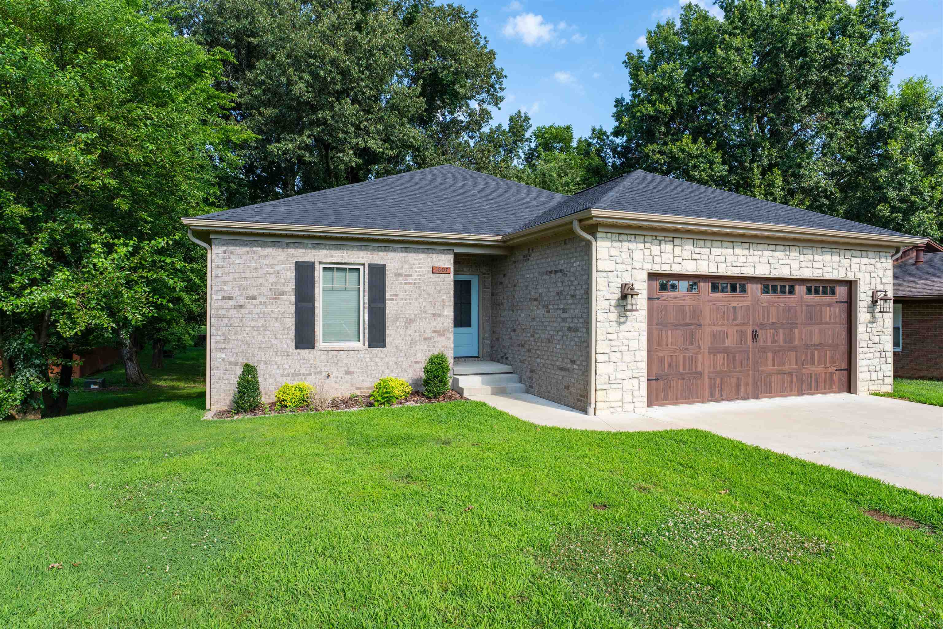 1807 Fawn Dr, Owensboro, Kentucky 42303, 3 Bedrooms Bedrooms, ,3 BathroomsBathrooms,Single Family Residence,For Sale,Fawn Dr,92641