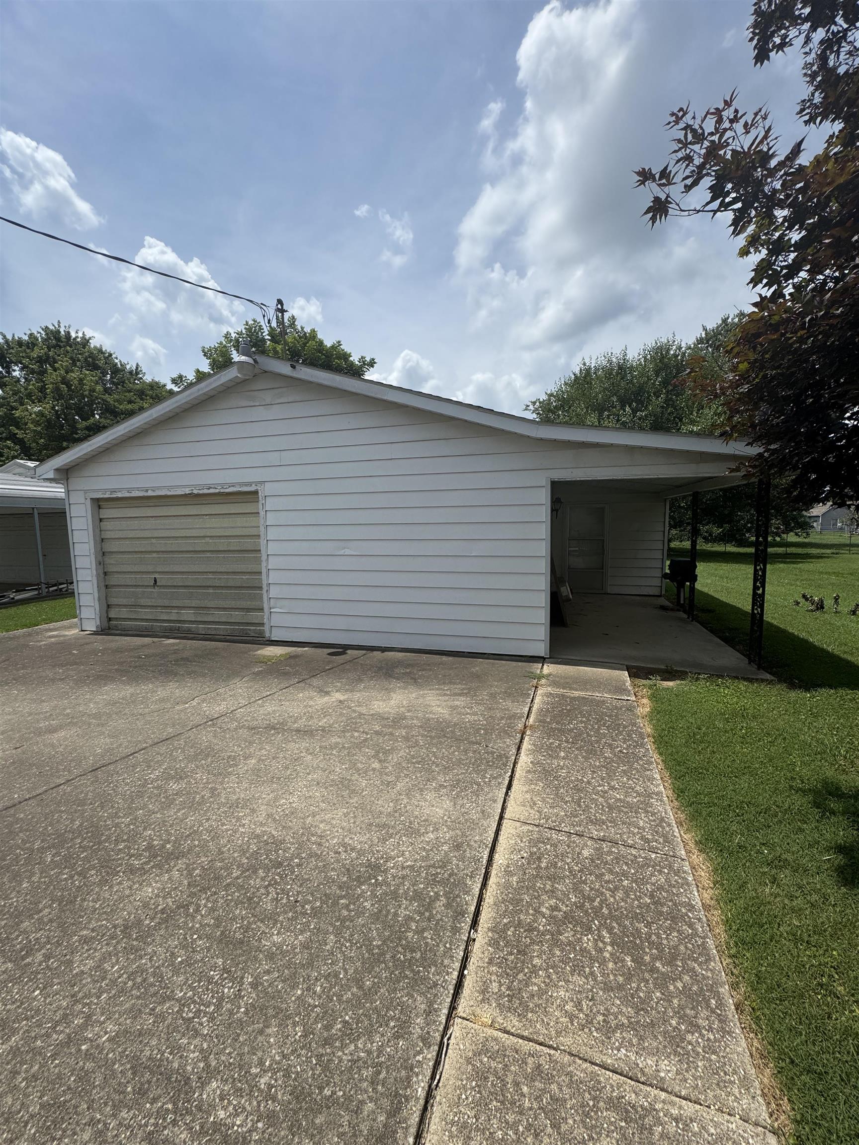 1230 Werner Ave, Owensboro, Kentucky 42303, 2 Bedrooms Bedrooms, ,1 BathroomBathrooms,Single Family Residence,For Sale,Werner Ave,92643