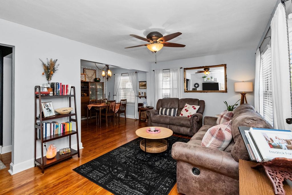 1724 Hill Ave, Owensboro, Kentucky 42301, 3 Bedrooms Bedrooms, ,1 BathroomBathrooms,Single Family Residence,For Sale,Hill Ave,92657