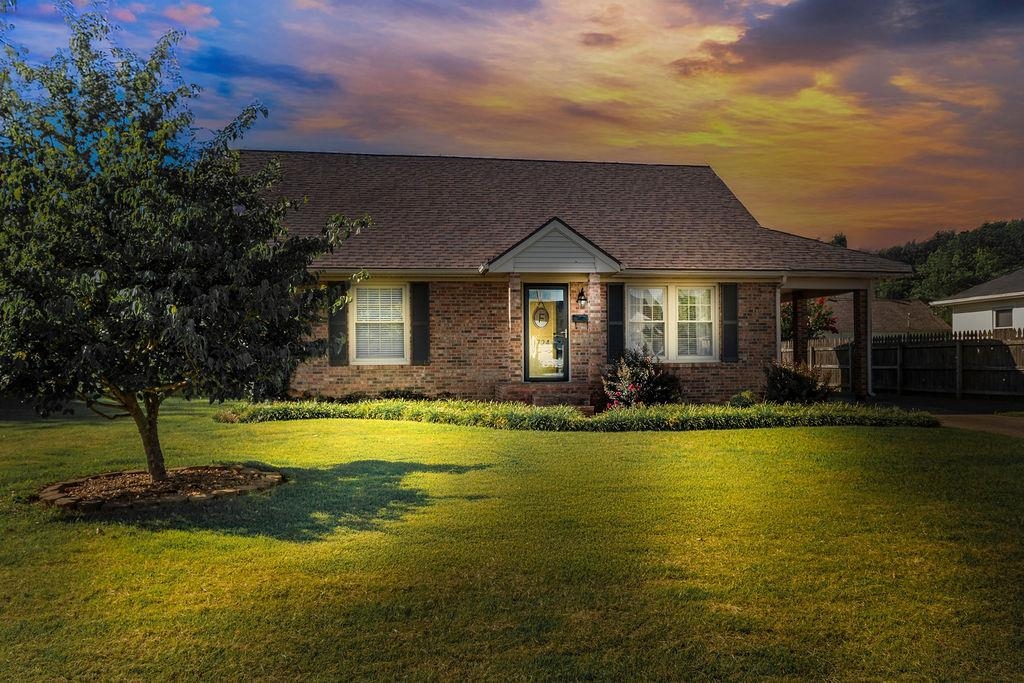 1724 Hill Ave, Owensboro, Kentucky 42301, 3 Bedrooms Bedrooms, ,1 BathroomBathrooms,Single Family Residence,For Sale,Hill Ave,92657