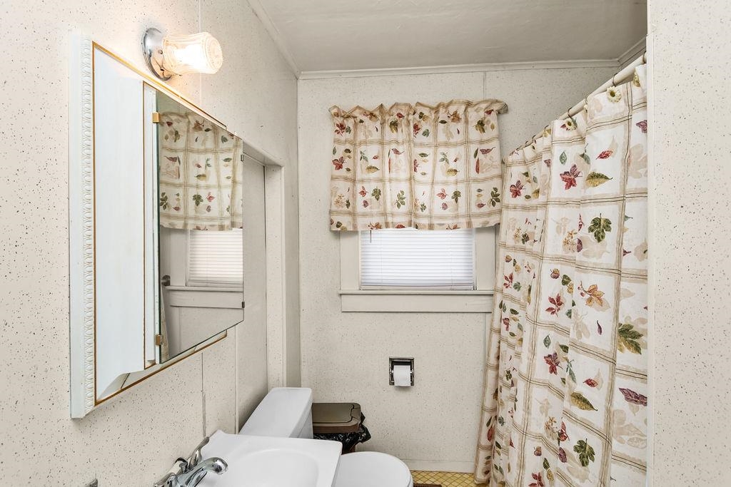 509 26th St, Owensboro, Kentucky 42303, 2 Bedrooms Bedrooms, ,1 BathroomBathrooms,Single Family Residence,For Sale,26th St,92660