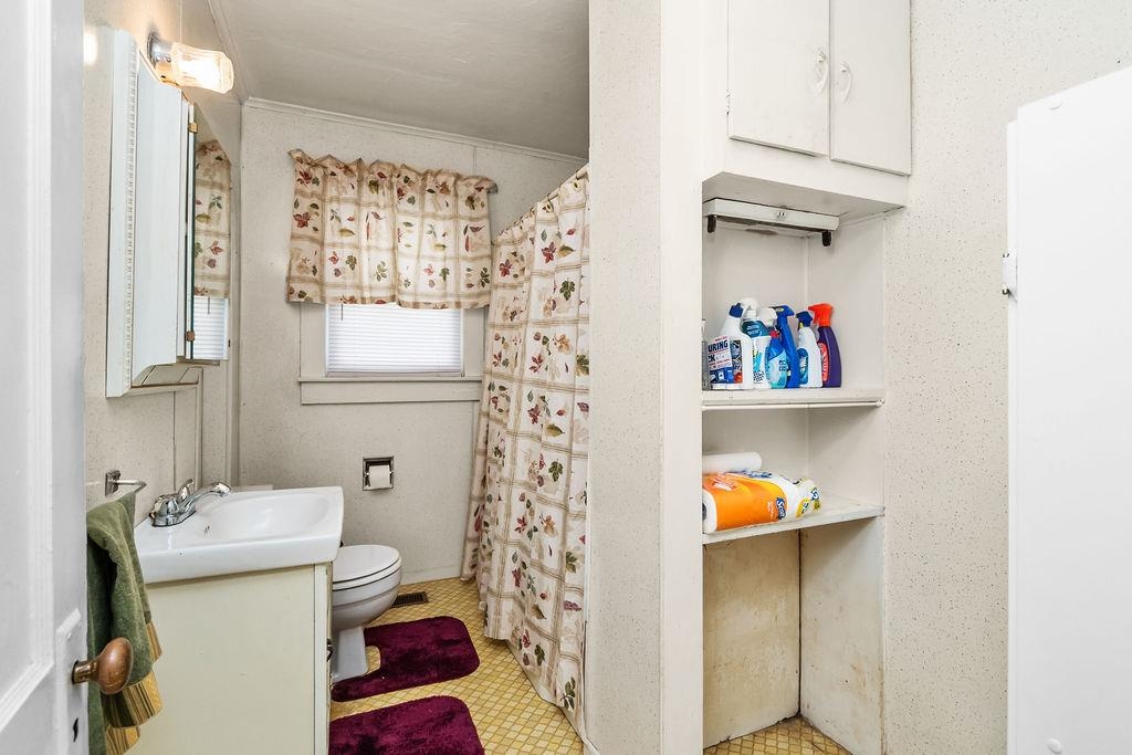 509 26th St, Owensboro, Kentucky 42303, 2 Bedrooms Bedrooms, ,1 BathroomBathrooms,Single Family Residence,For Sale,26th St,92660
